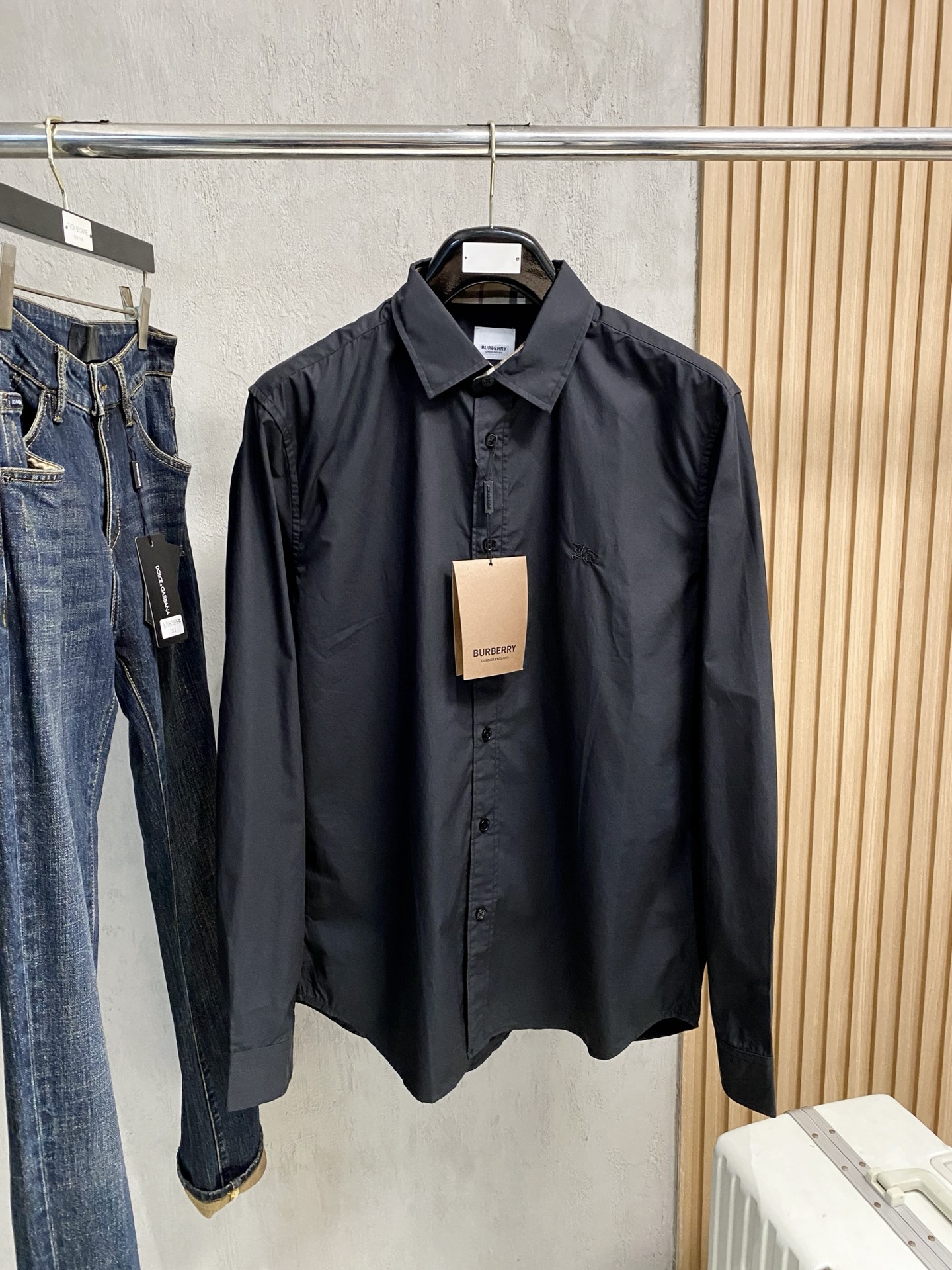 巴宝莉 2025ss春夏时尚大爆款短袖衬衫，贸易公司渠道货，品相完美如斯，属于入柜级别，可预见性的爆款，