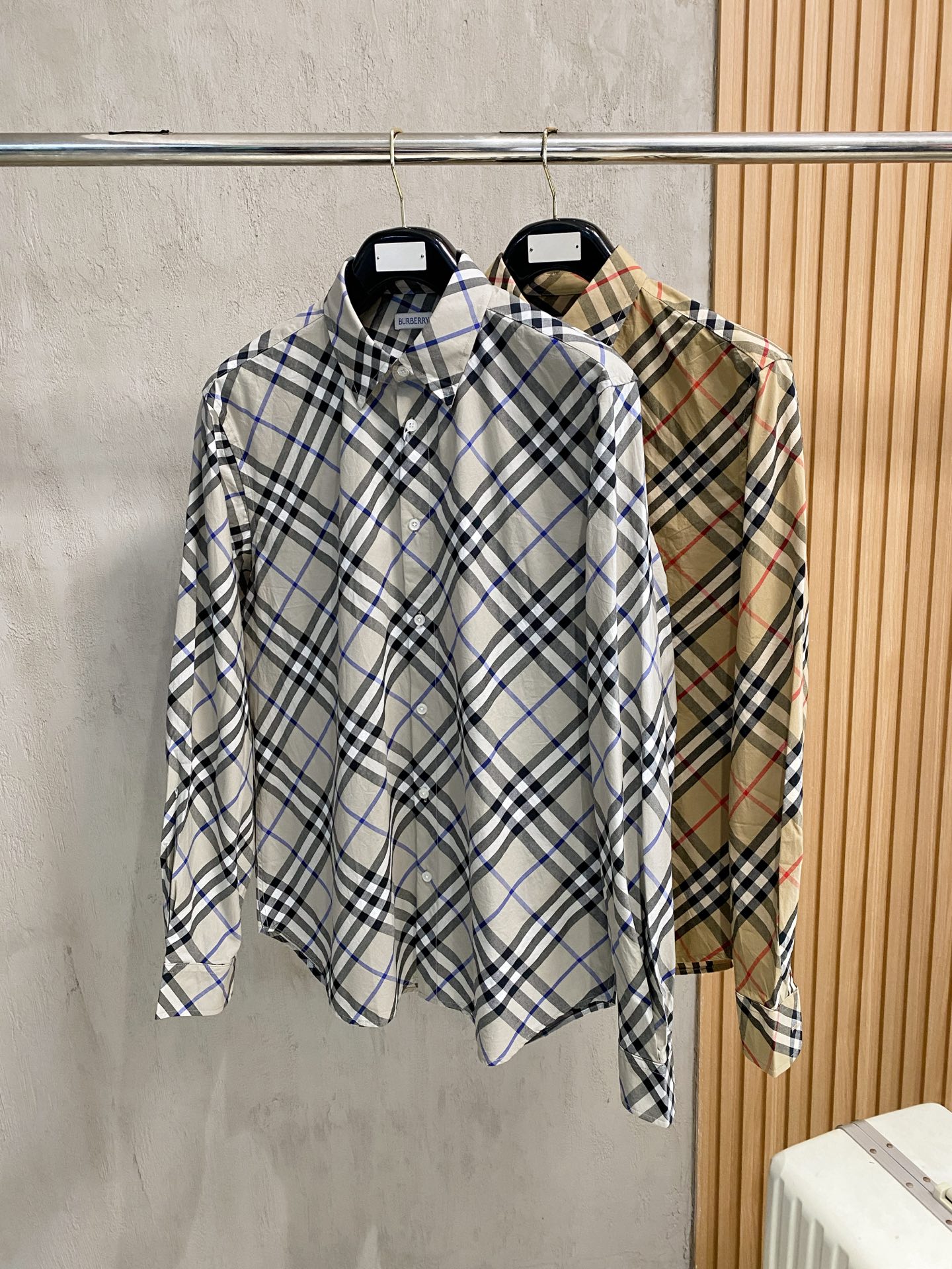 巴宝莉 2025ss春夏时尚大爆款短袖衬衫，贸易公司渠道货，品相完美如斯，属于入柜级别，可预见性的爆款，