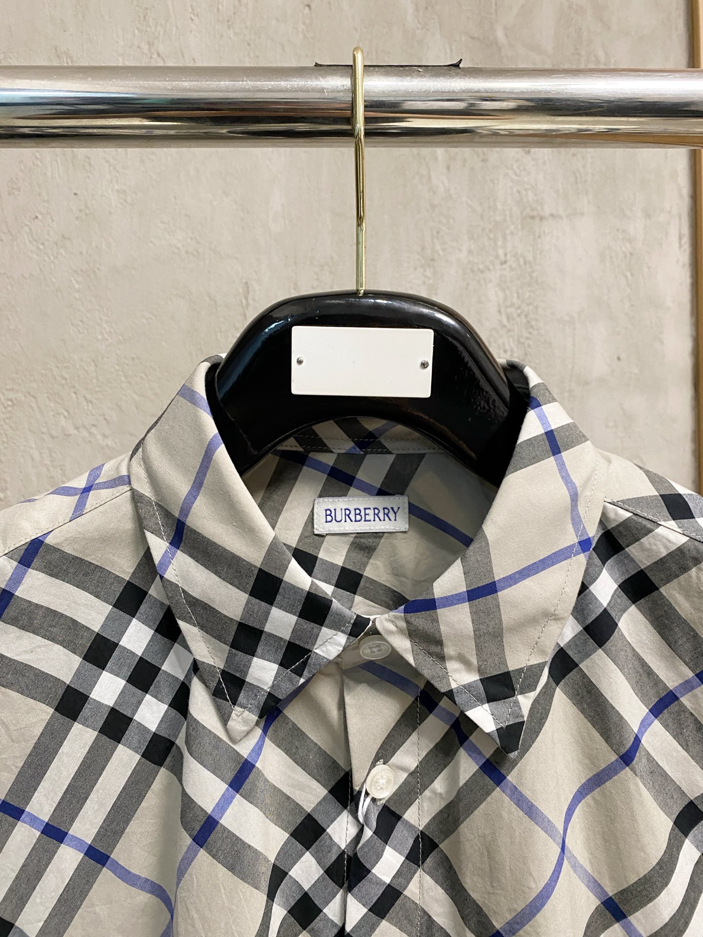 巴宝莉 2025ss春夏时尚大爆款短袖衬衫，贸易公司渠道货，品相完美如斯，属于入柜级别，可预见性的爆款，