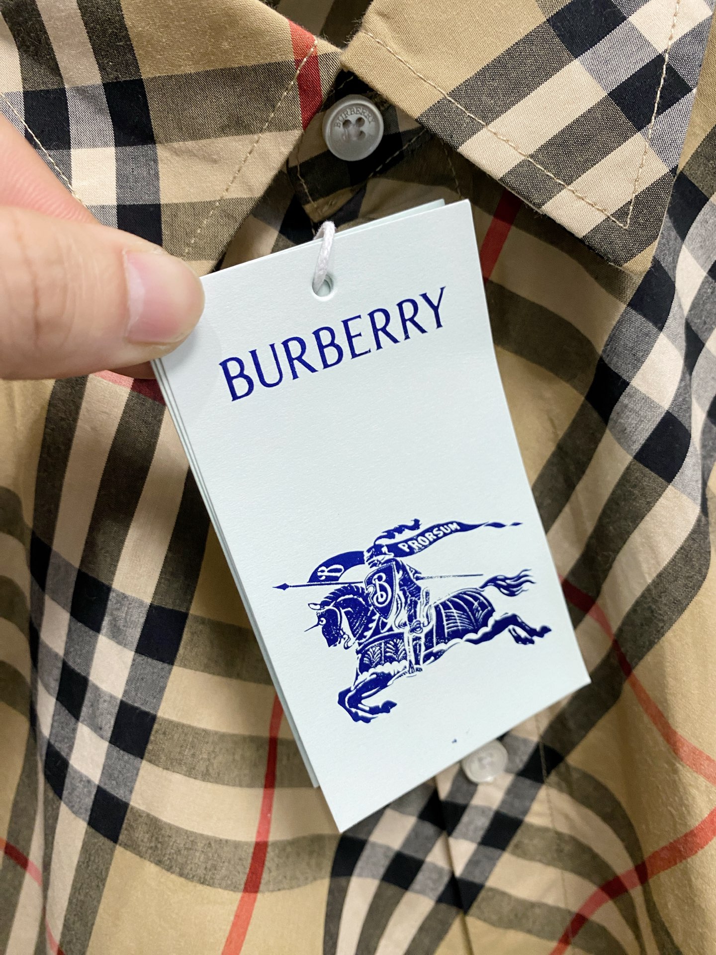 巴宝莉 2025ss春夏时尚大爆款短袖衬衫，贸易公司渠道货，品相完美如斯，属于入柜级别，可预见性的爆款，