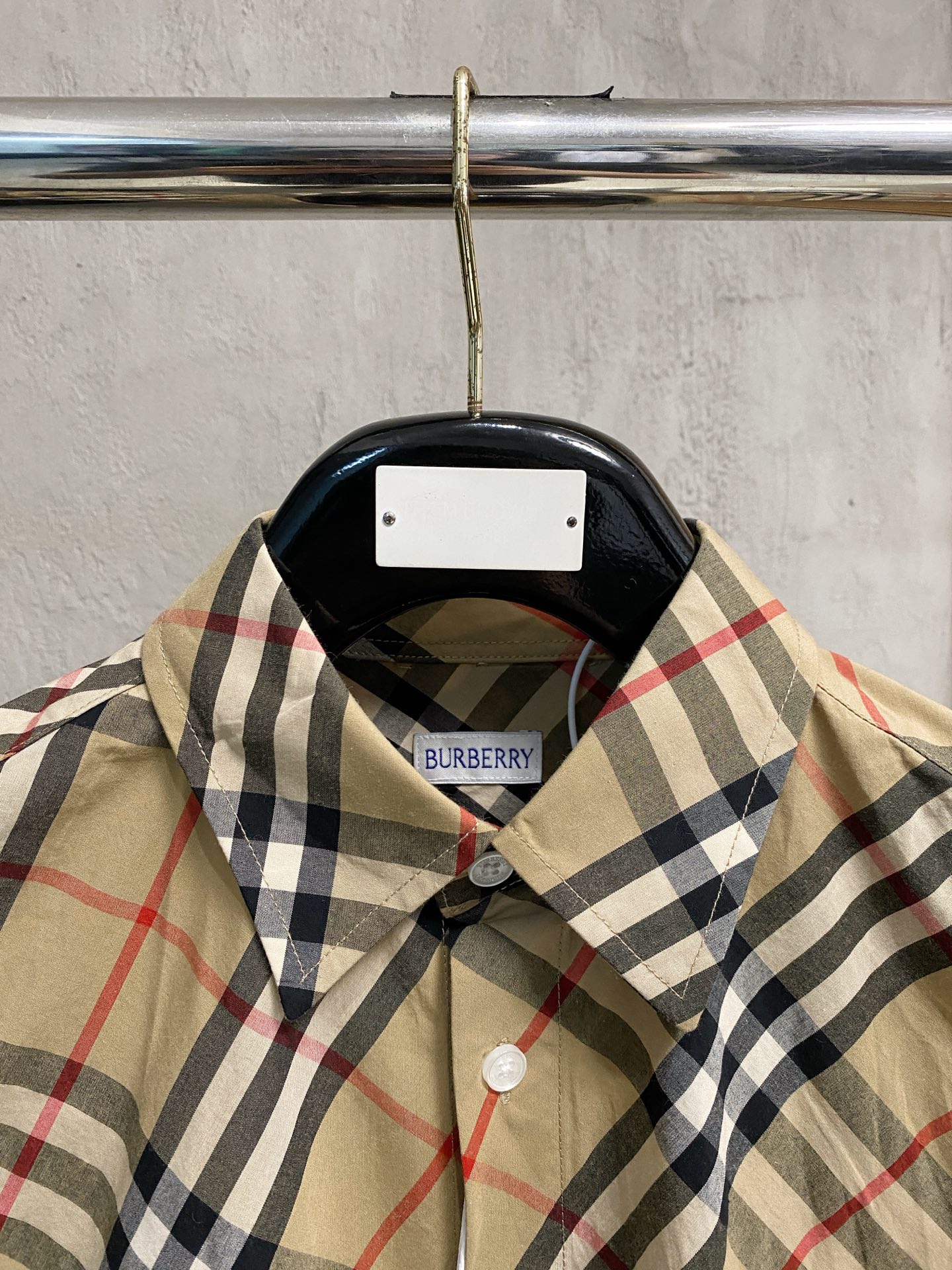 巴宝莉 2025ss春夏时尚大爆款短袖衬衫，贸易公司渠道货，品相完美如斯，属于入柜级别，可预见性的爆款，