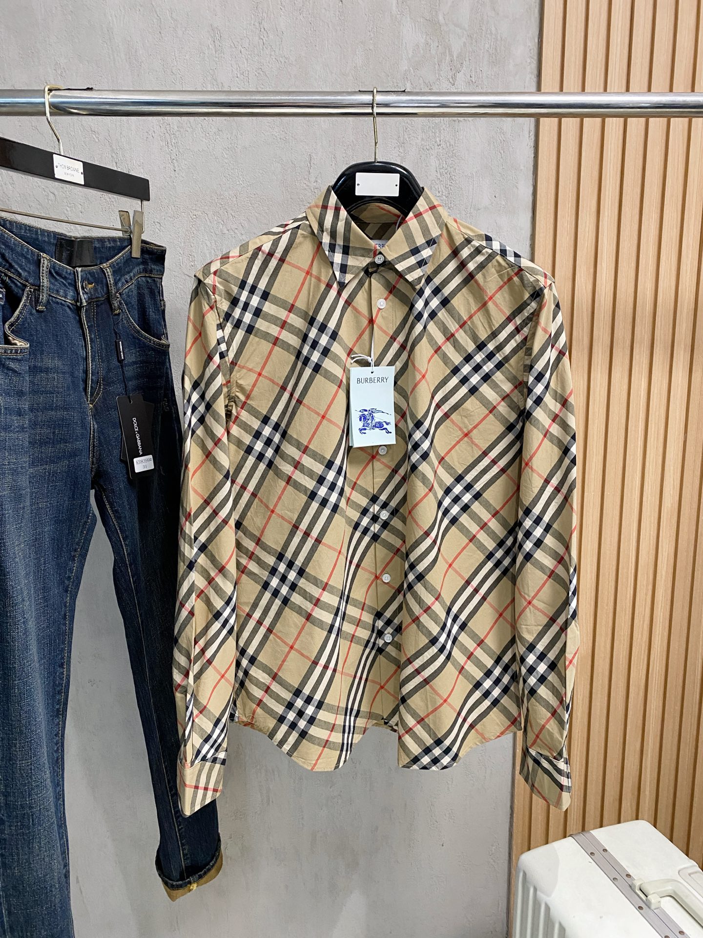 巴宝莉 2025ss春夏时尚大爆款短袖衬衫，贸易公司渠道货，品相完美如斯，属于入柜级别，可预见性的爆款，