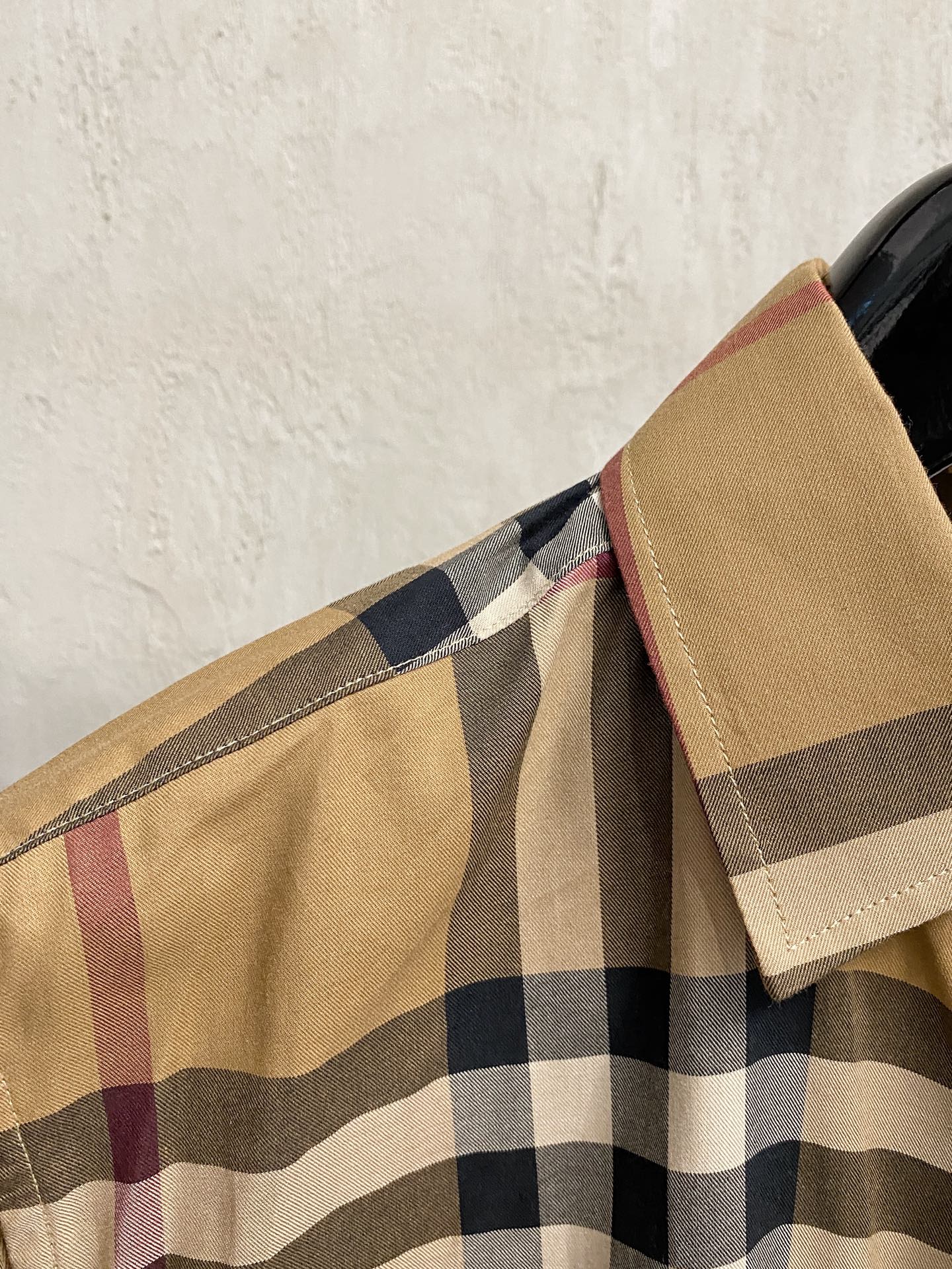 巴宝莉 2025ss春夏时尚大爆款短袖衬衫，贸易公司渠道货，品相完美如斯，属于入柜级别，可预见性的爆款，