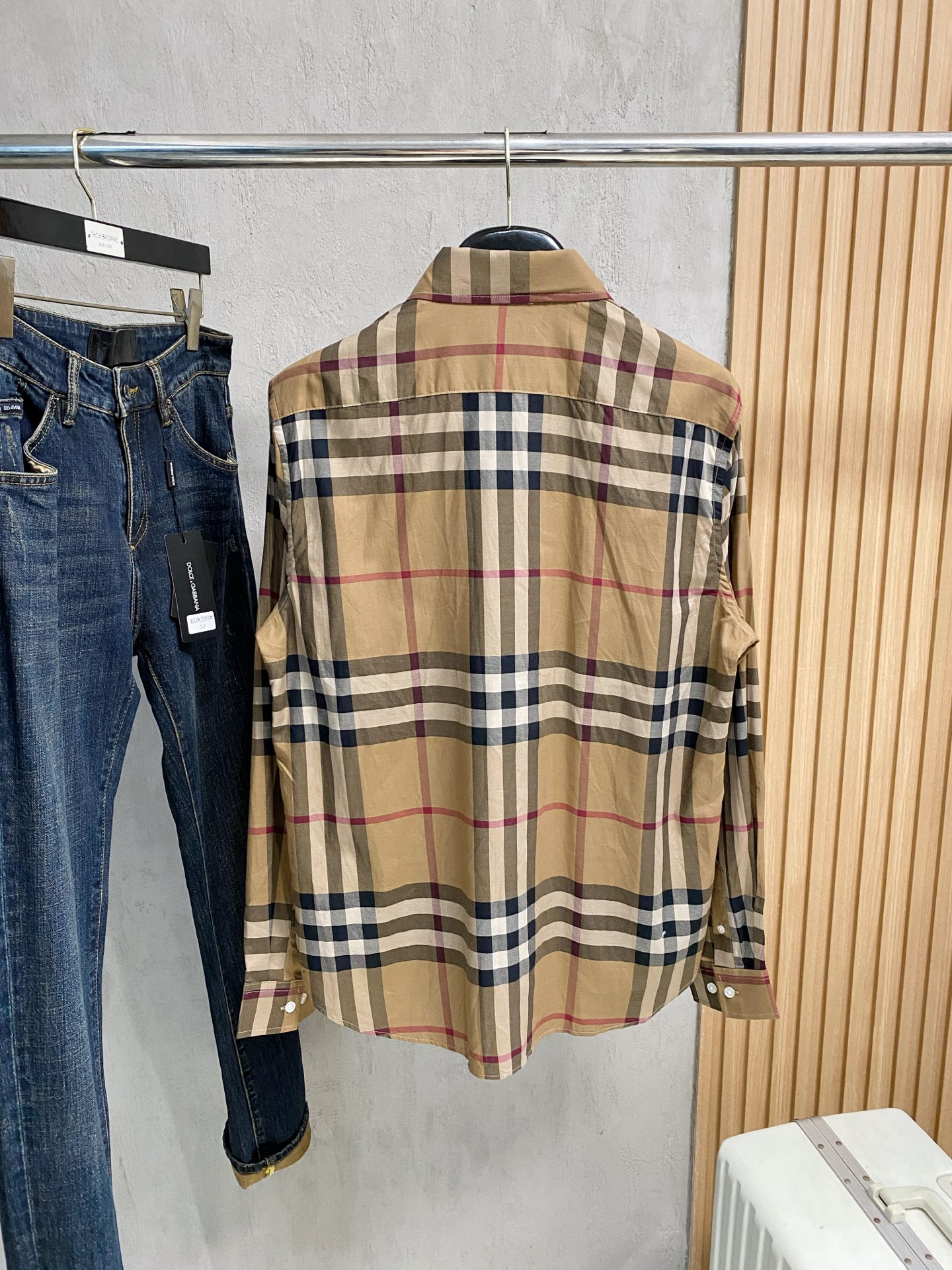 巴宝莉 2025ss春夏时尚大爆款短袖衬衫，贸易公司渠道货，品相完美如斯，属于入柜级别，可预见性的爆款，