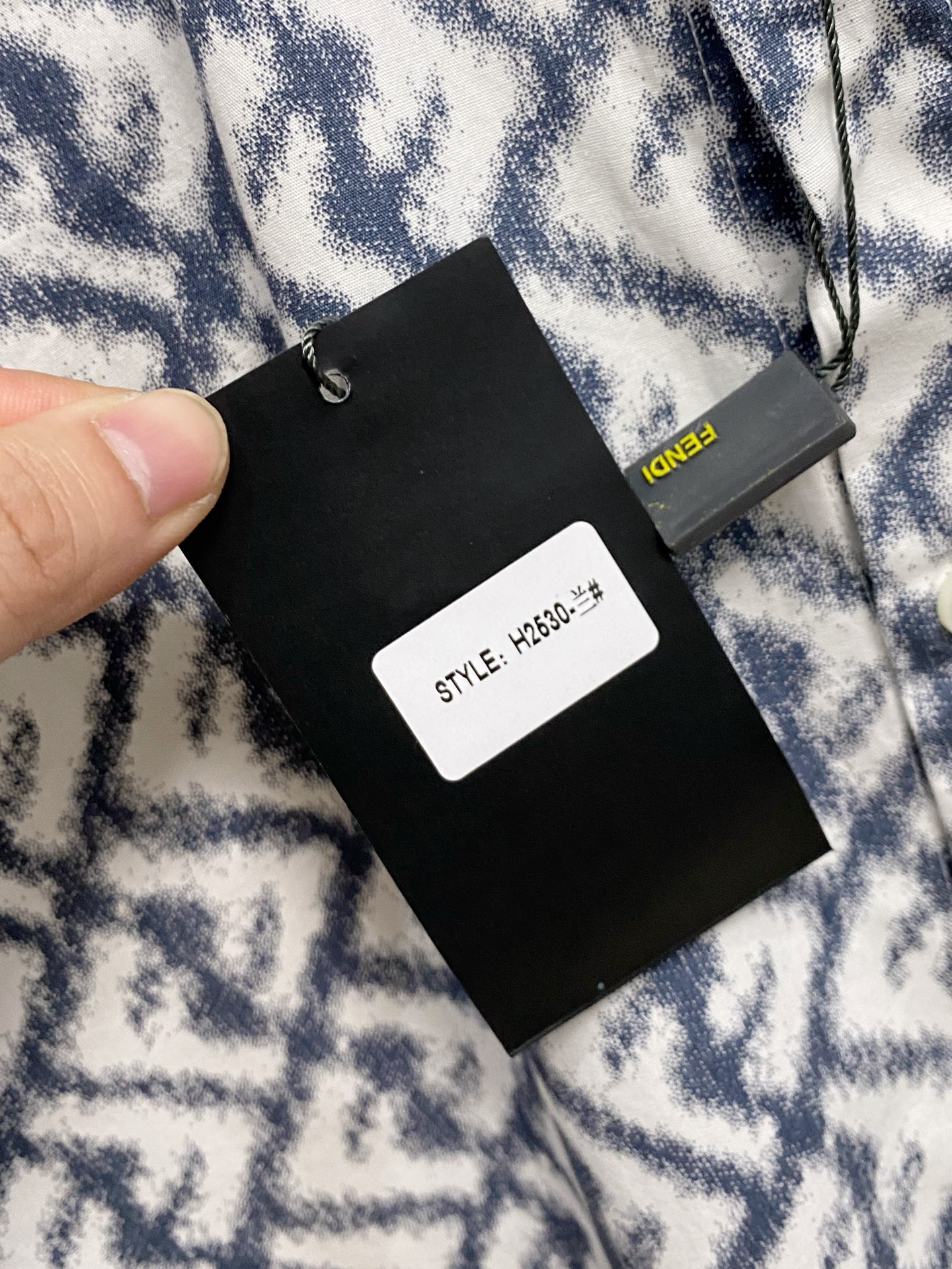 芬迪 2025ss春夏时尚大爆款短袖衬衫，贸易公司渠道货，品相完美如斯，属于入柜级别，可预见性的爆款，高