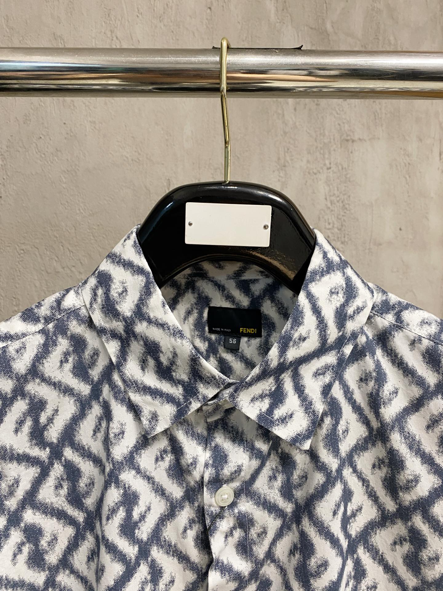 芬迪 2025ss春夏时尚大爆款短袖衬衫，贸易公司渠道货，品相完美如斯，属于入柜级别，可预见性的爆款，高