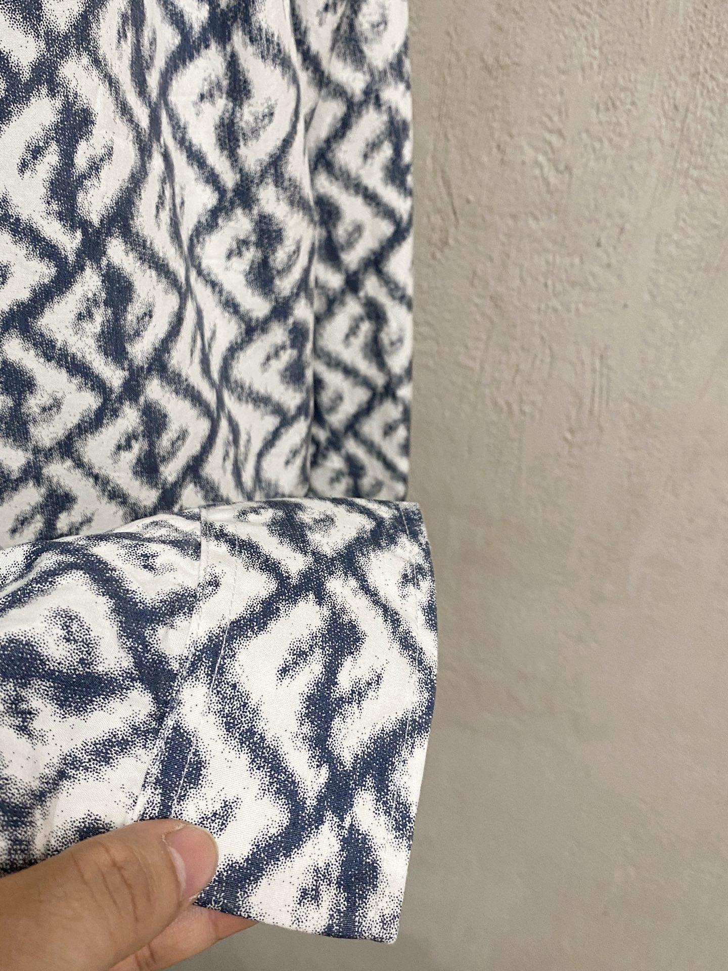 芬迪 2025ss春夏时尚大爆款短袖衬衫，贸易公司渠道货，品相完美如斯，属于入柜级别，可预见性的爆款，高