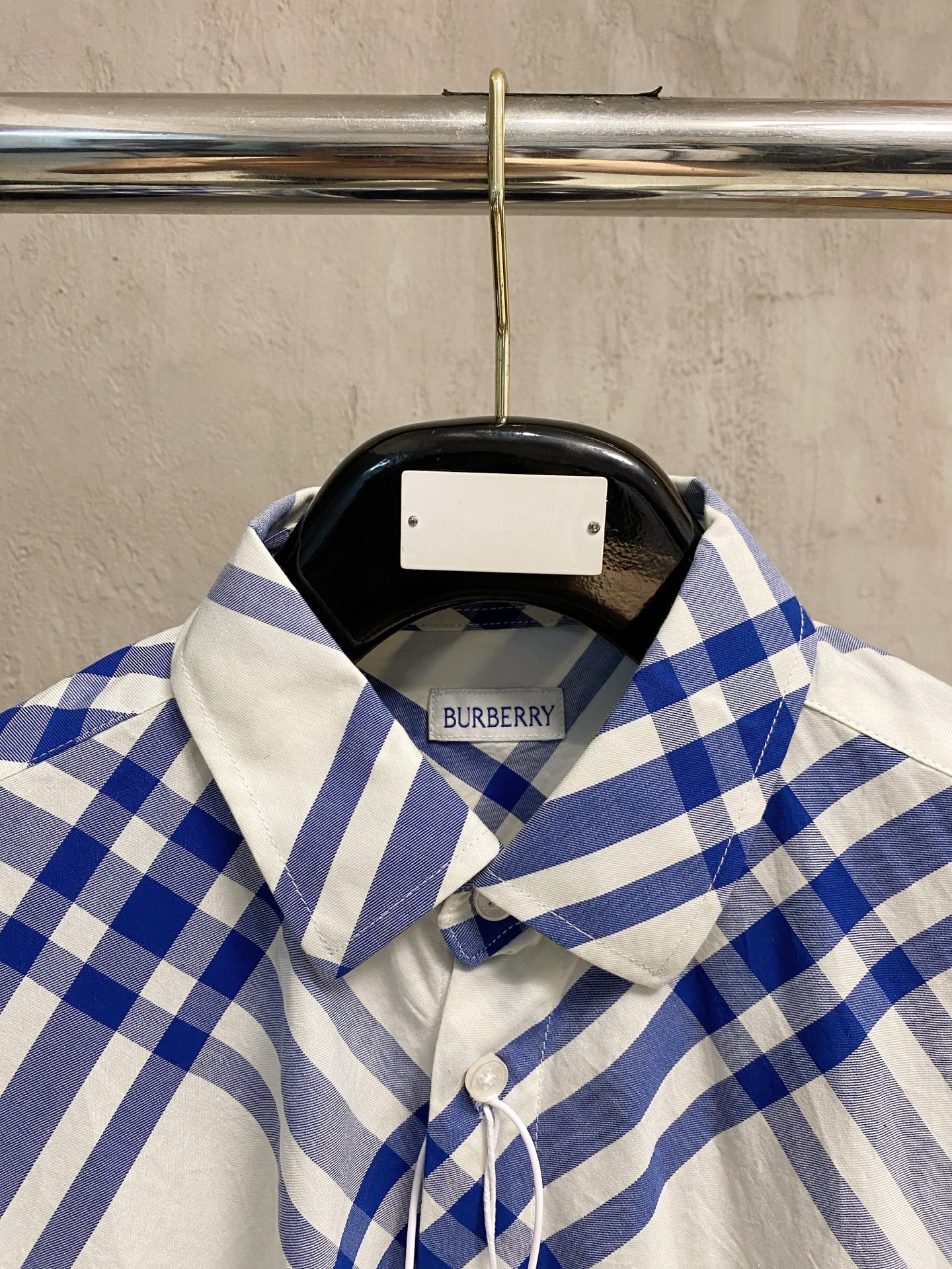 巴宝莉 2025ss春夏时尚大爆款短袖衬衫，贸易公司渠道货，品相完美如斯，属于入柜级别，可预见性的爆款，