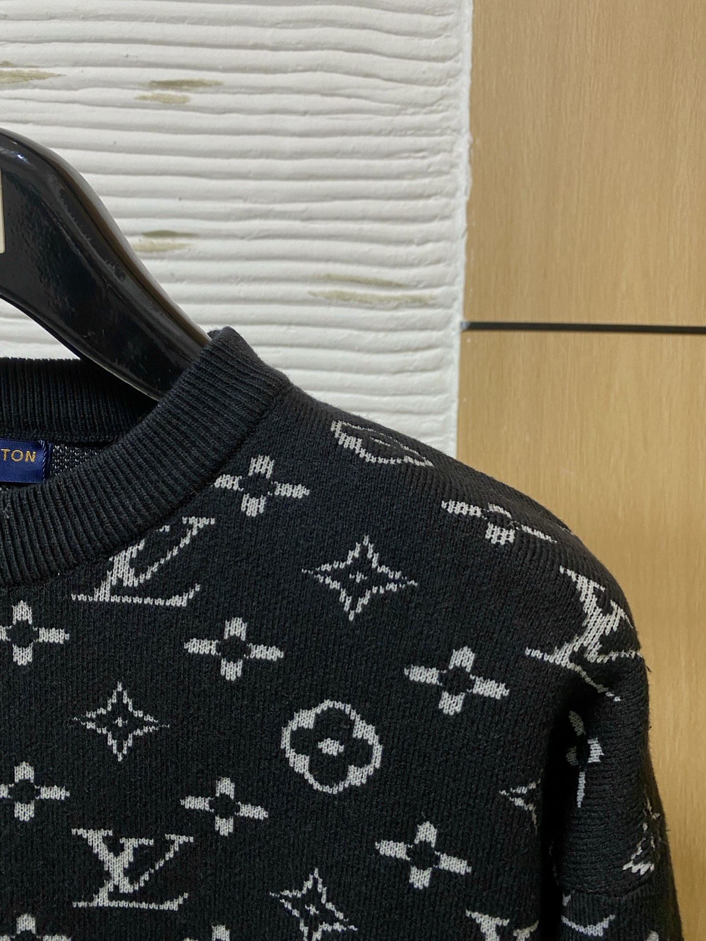 Louis Vuitton Wool Blend Crew Neck Sweater - Cozy & Stylish Knitwear 4 i1757338582692 219 0 2