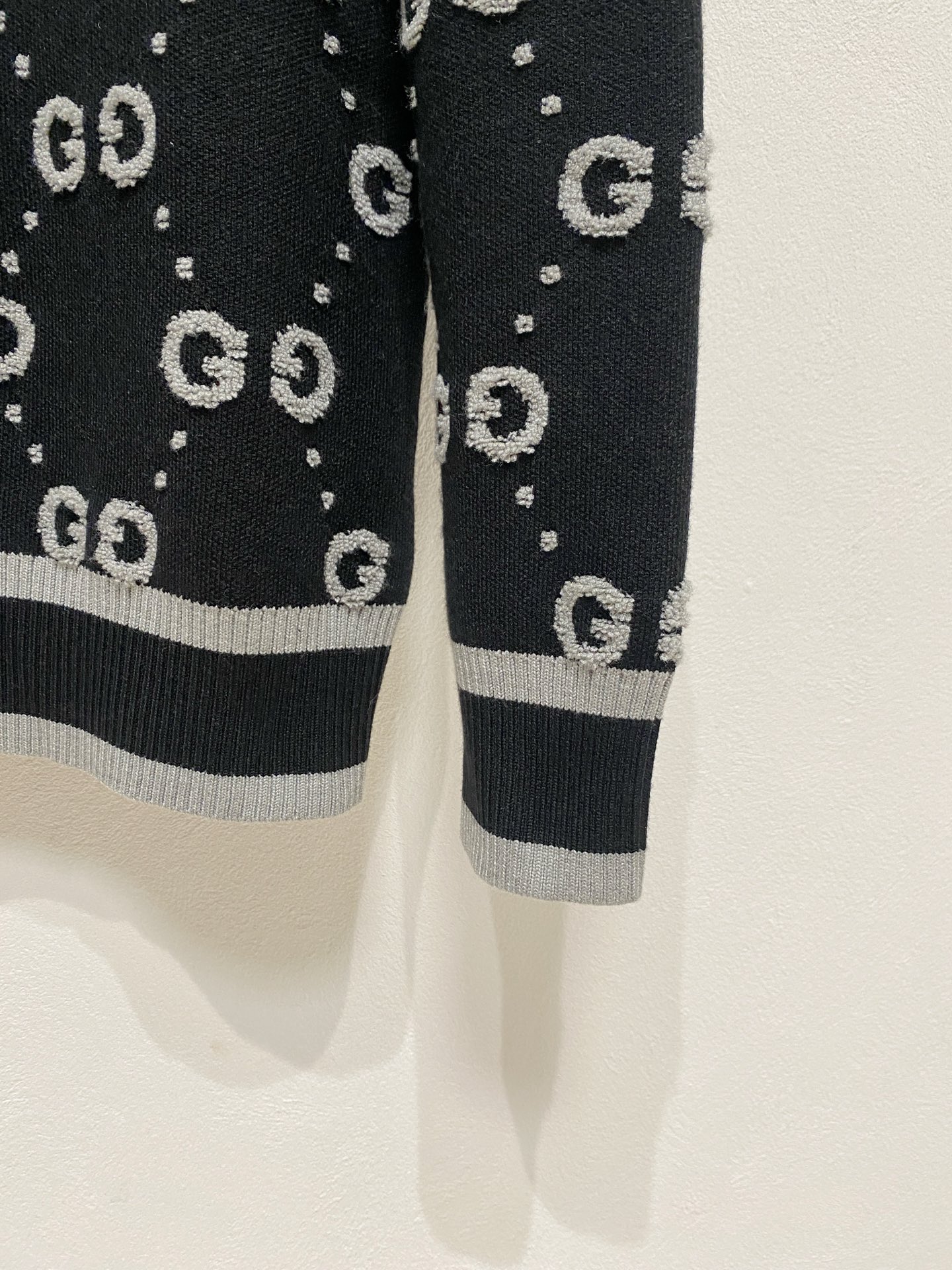 🌾 古驰 2025新款 羊毛混纺 圆领 长袖 毛衣 羊毛衫 打底衫，高端版本！专柜定制面料 透气舒适度高