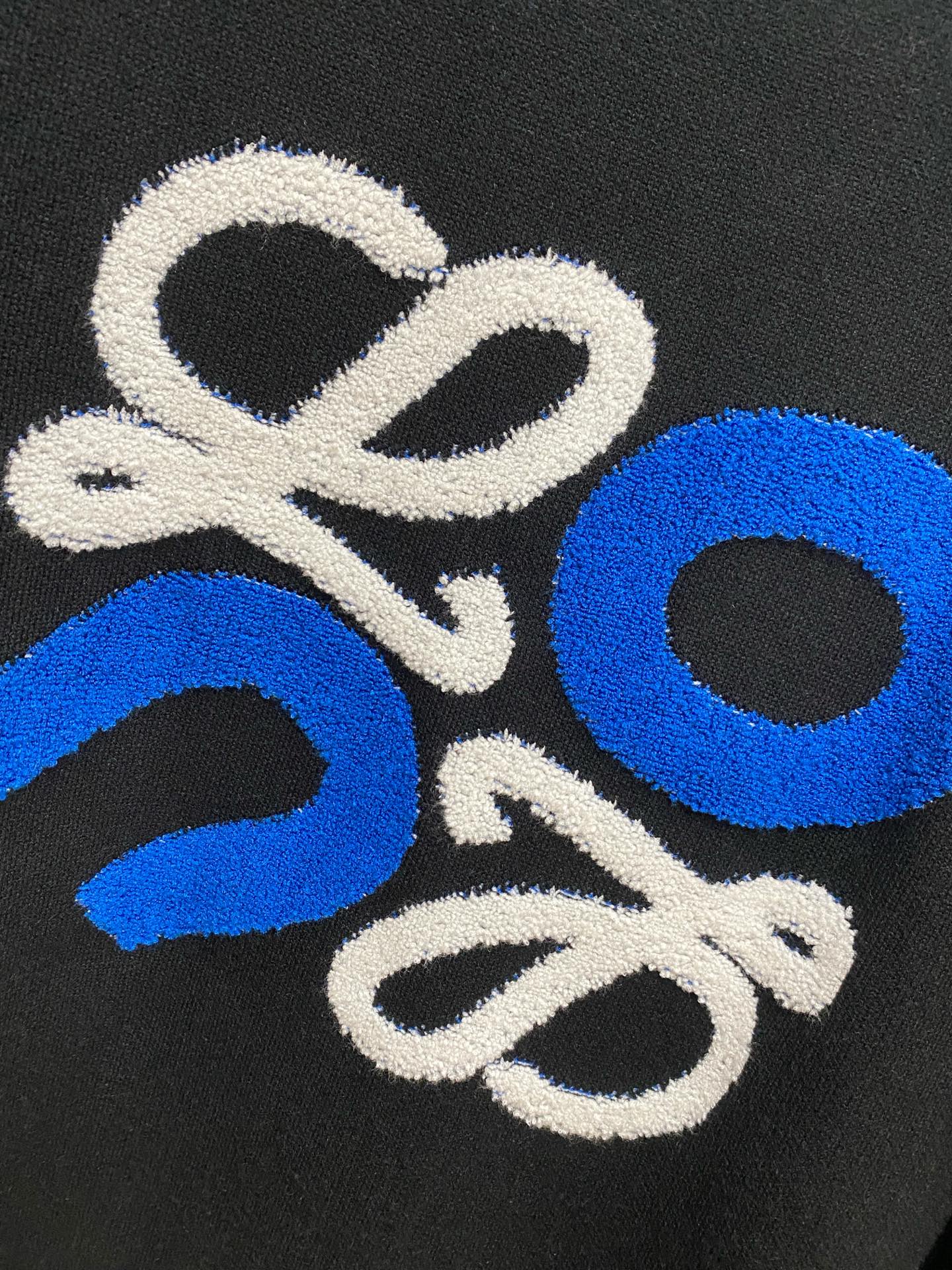 🌾 罗意威 2025新款 羊毛混纺 圆领 长袖 毛衣 羊毛衫 打底衫，高端版本！专柜定制面料 透气舒适度