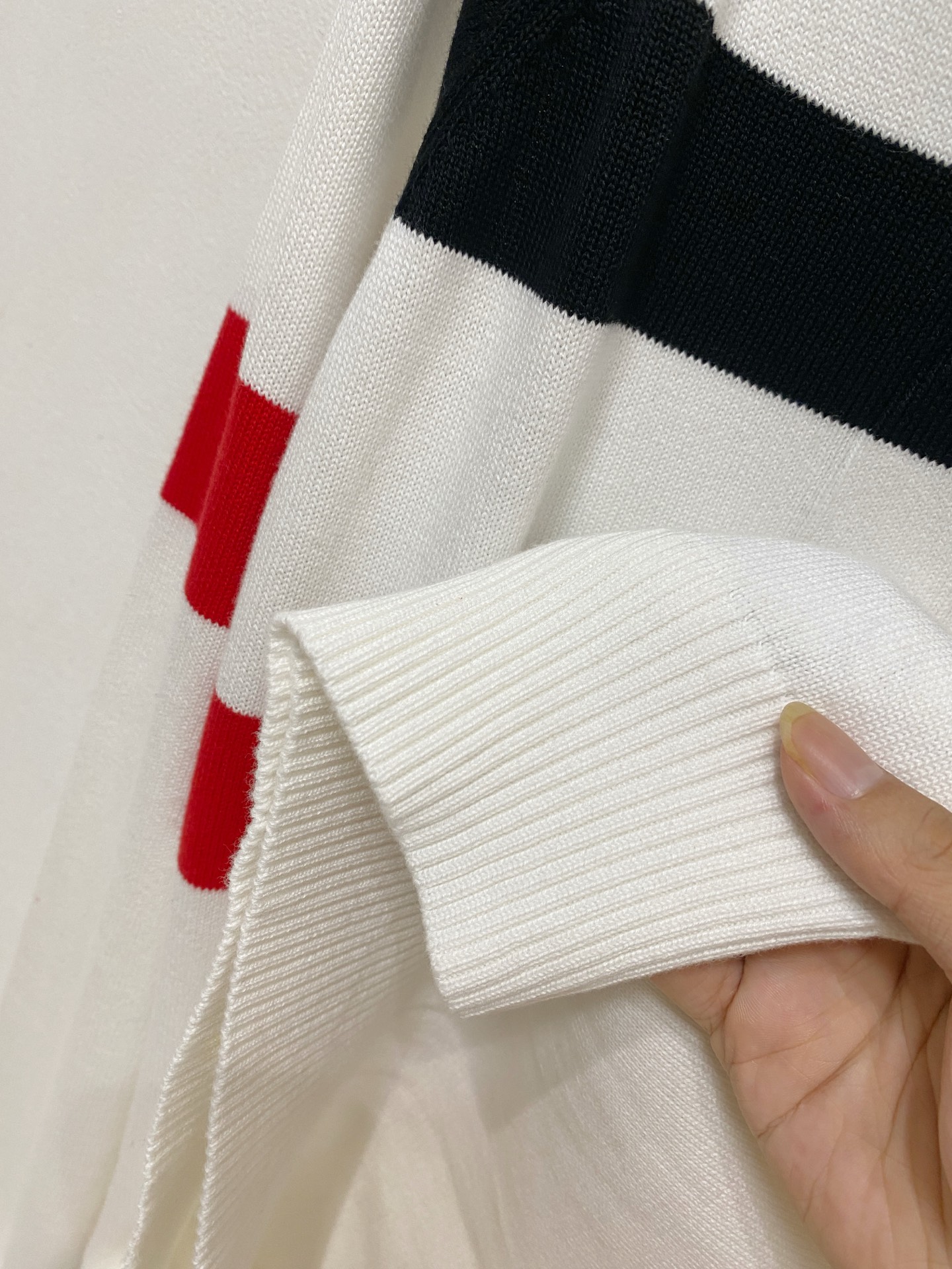 🌾 蒙口 2025新款 羊毛混纺 圆领 长袖 毛衣 羊毛衫 打底衫，高端版本！专柜定制面料 透气舒适度高