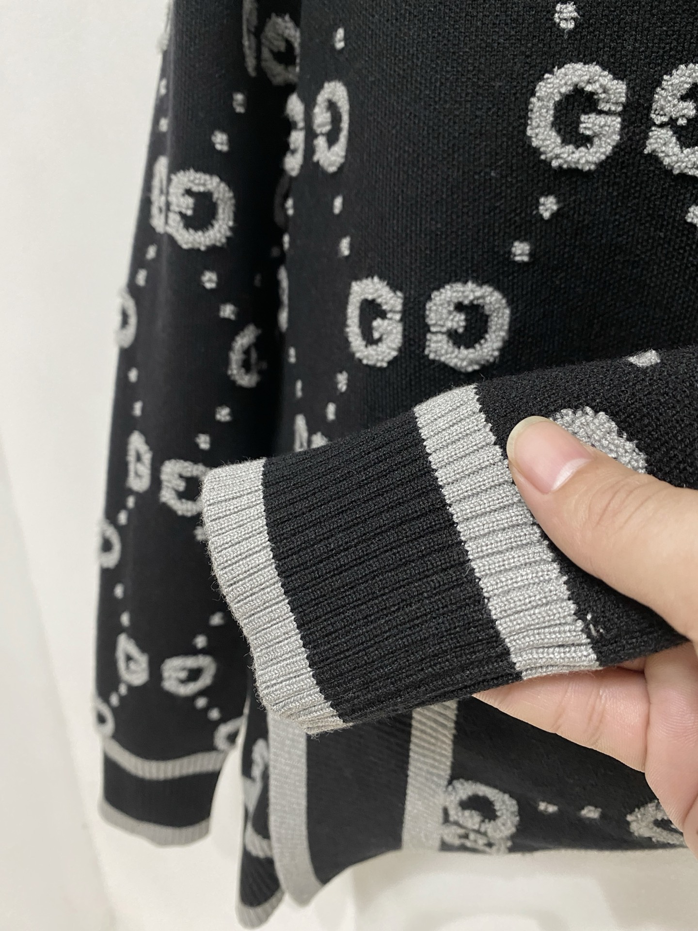 🌾 古驰 2025新款 羊毛混纺 圆领 长袖 毛衣 羊毛衫 打底衫，高端版本！专柜定制面料 透气舒适度高