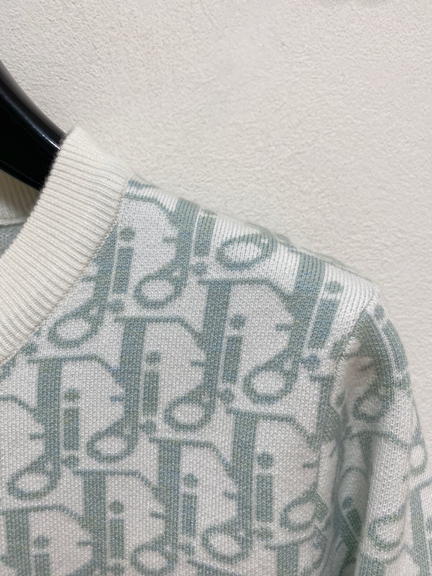 🌾 迪奥 2025新款 羊毛混纺 圆领 长袖 毛衣 羊毛衫 打底衫，高端版本！专柜定制面料 透气舒适度高