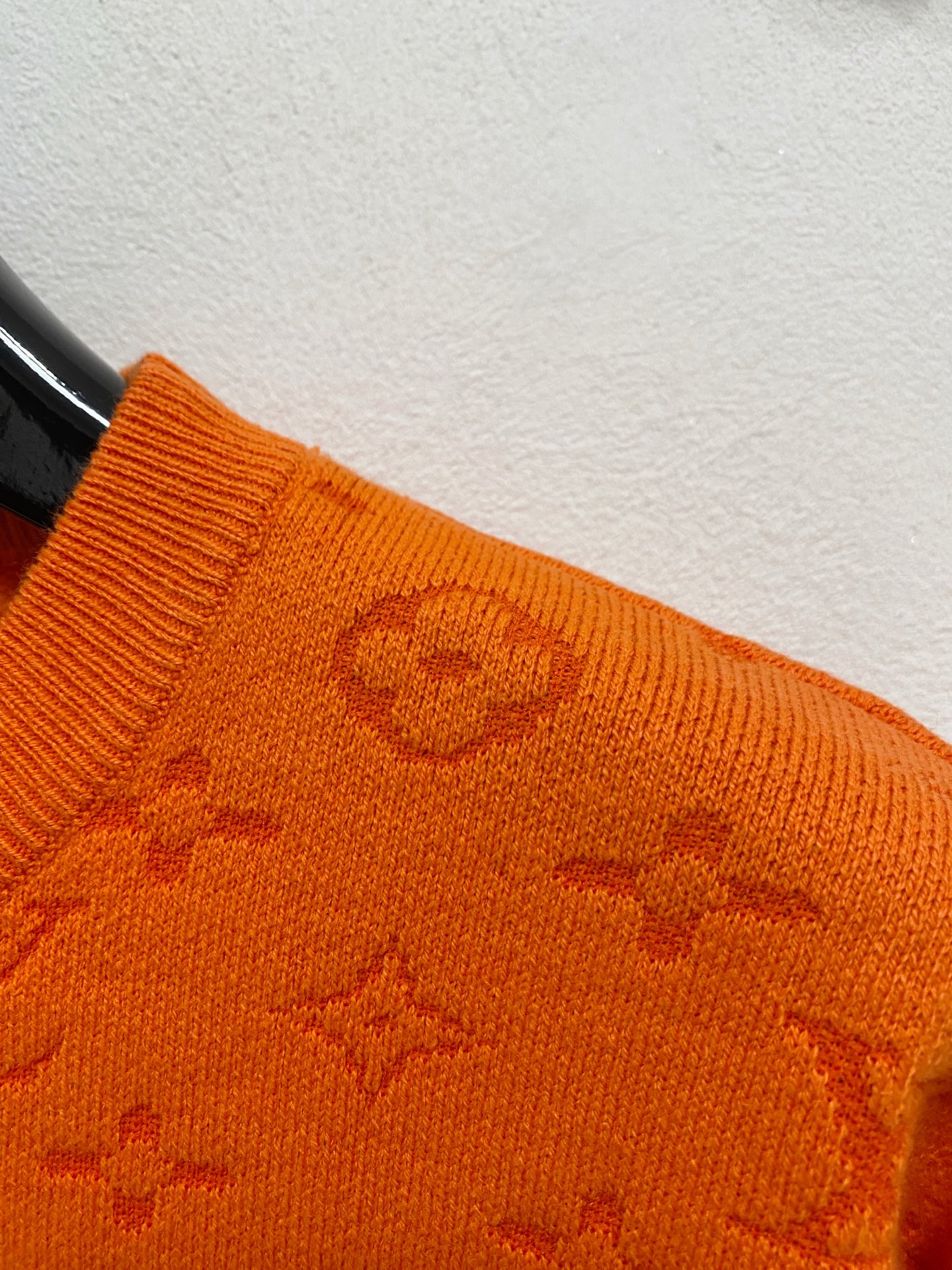 🌾 LV 2025新款 羊毛混纺 圆领 长袖 毛衣 羊毛衫 打底衫，高端版本！专柜定制面料 透气舒适度高