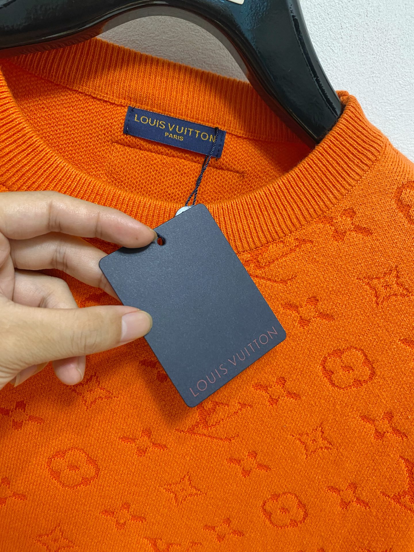 🌾 LV 2025新款 羊毛混纺 圆领 长袖 毛衣 羊毛衫 打底衫，高端版本！专柜定制面料 透气舒适度高