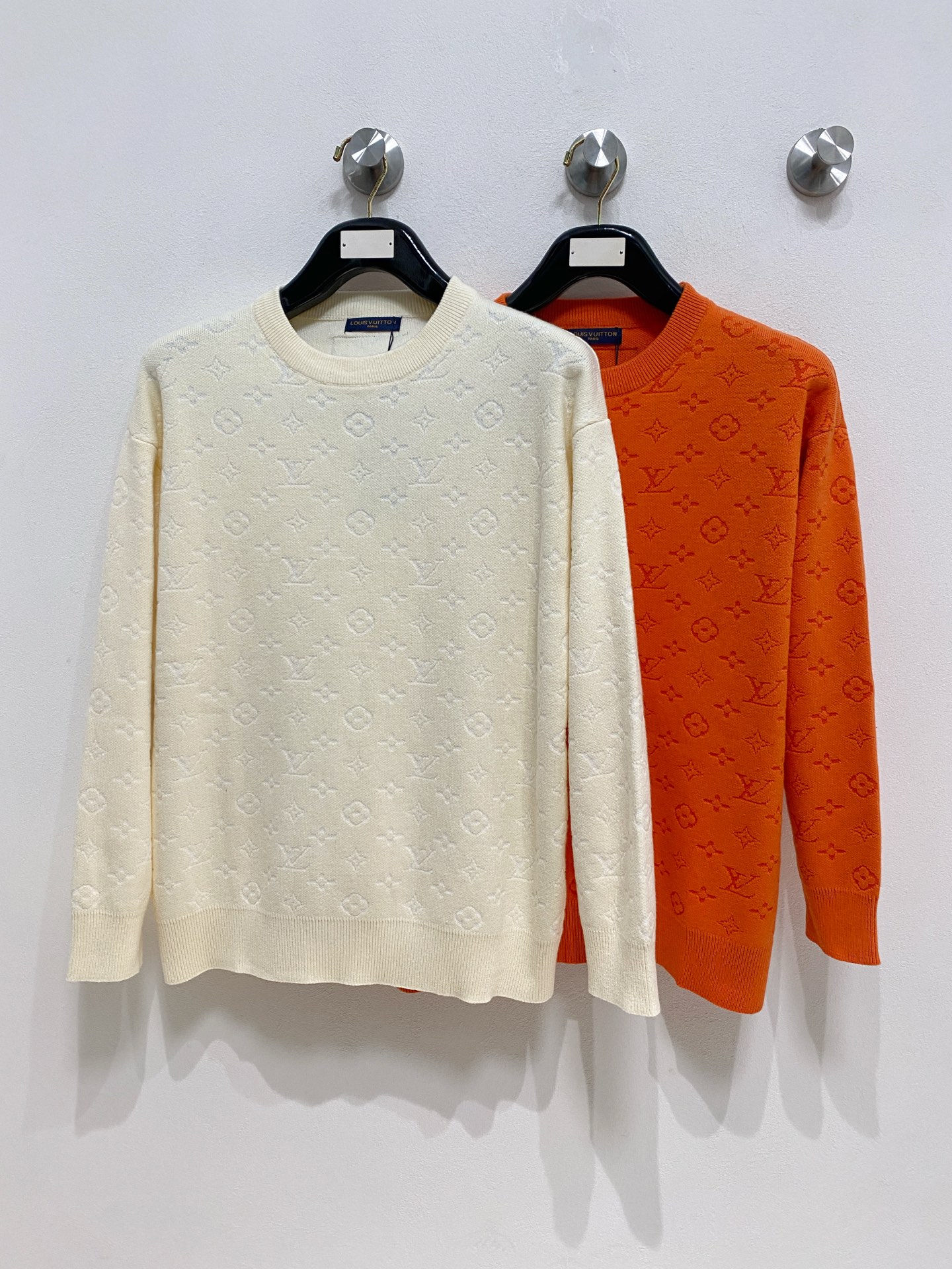 🌾 LV 2025新款 羊毛混纺 圆领 长袖 毛衣 羊毛衫 打底衫，高端版本！专柜定制面料 透气舒适度高