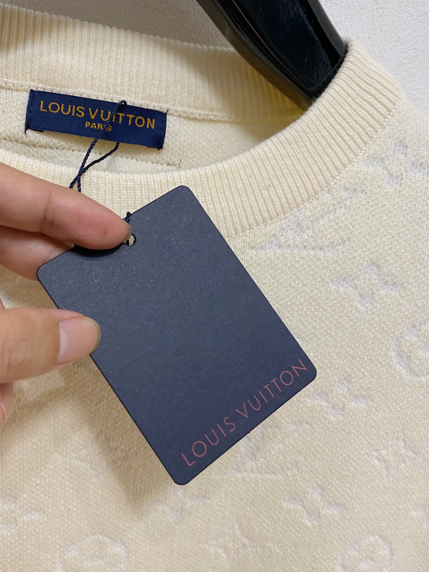 🌾 LV 2025新款 羊毛混纺 圆领 长袖 毛衣 羊毛衫 打底衫，高端版本！专柜定制面料 透气舒适度高