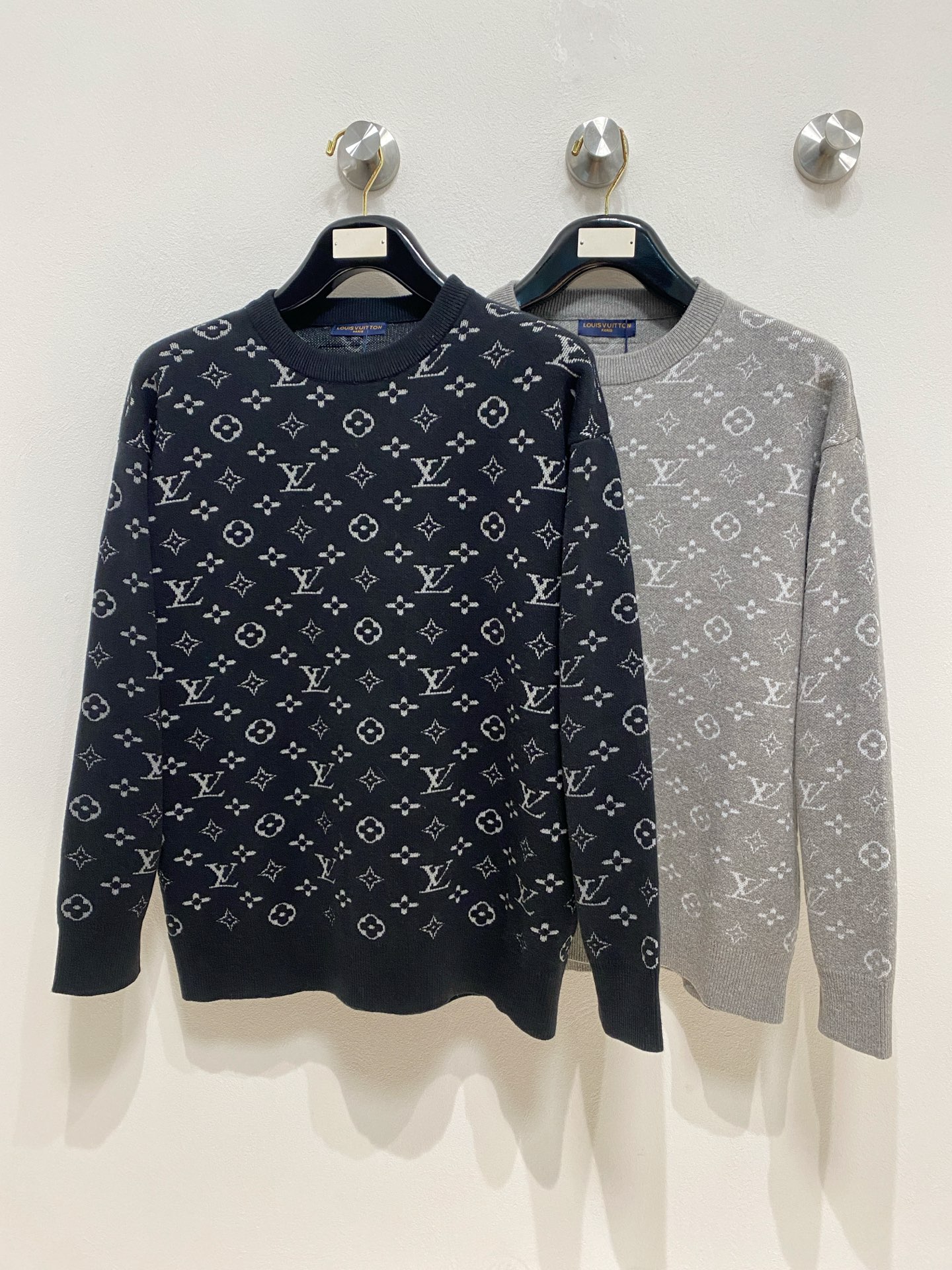 🌾 LV 2025新款 羊毛混纺 圆领 长袖 毛衣 羊毛衫 打底衫，高端版本！专柜定制面料 透气舒适度高