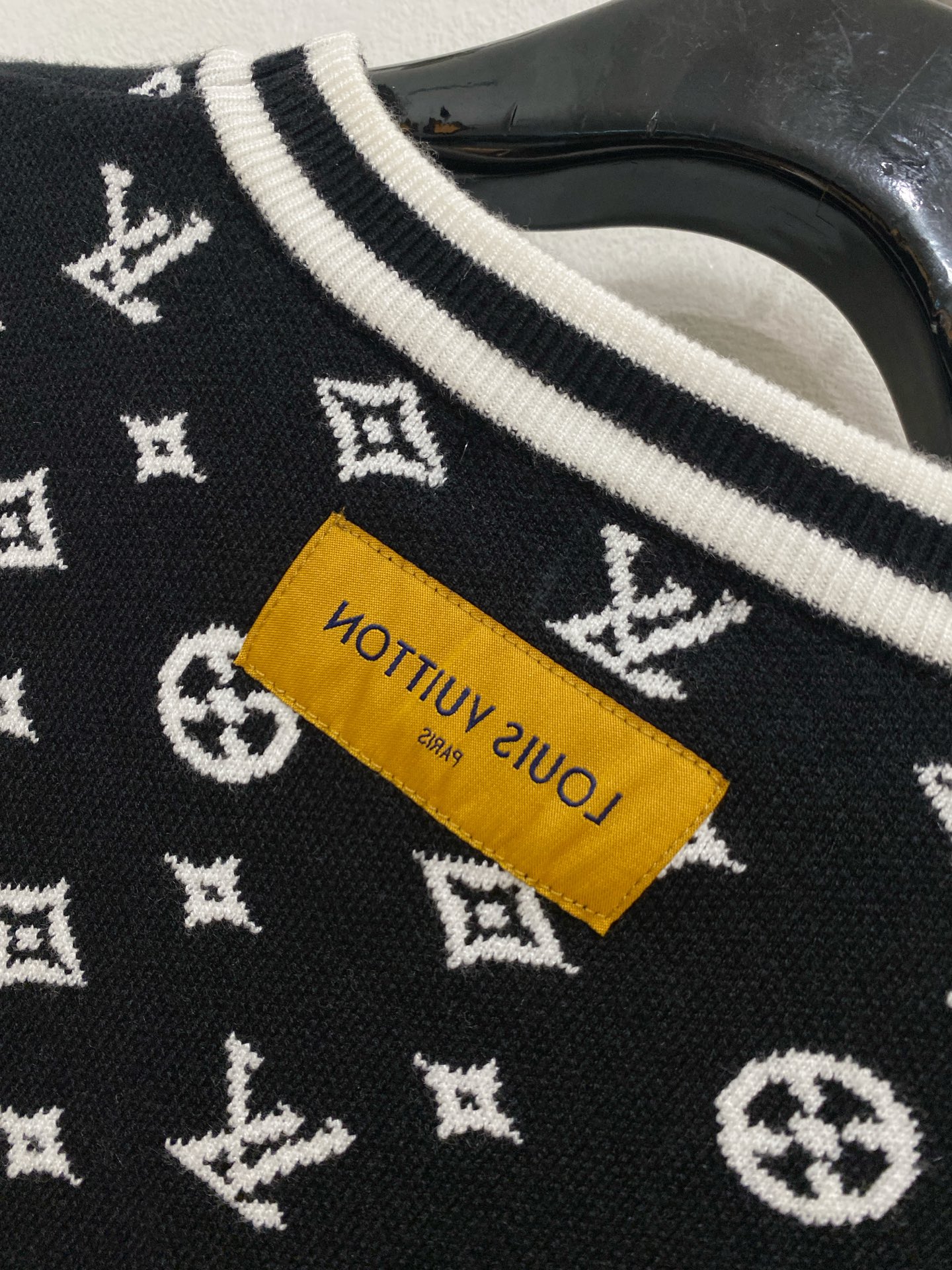 🌾 LV 2025新款 羊毛混纺 圆领 长袖 毛衣 羊毛衫 打底衫，高端版本！专柜定制面料 透气舒适度高