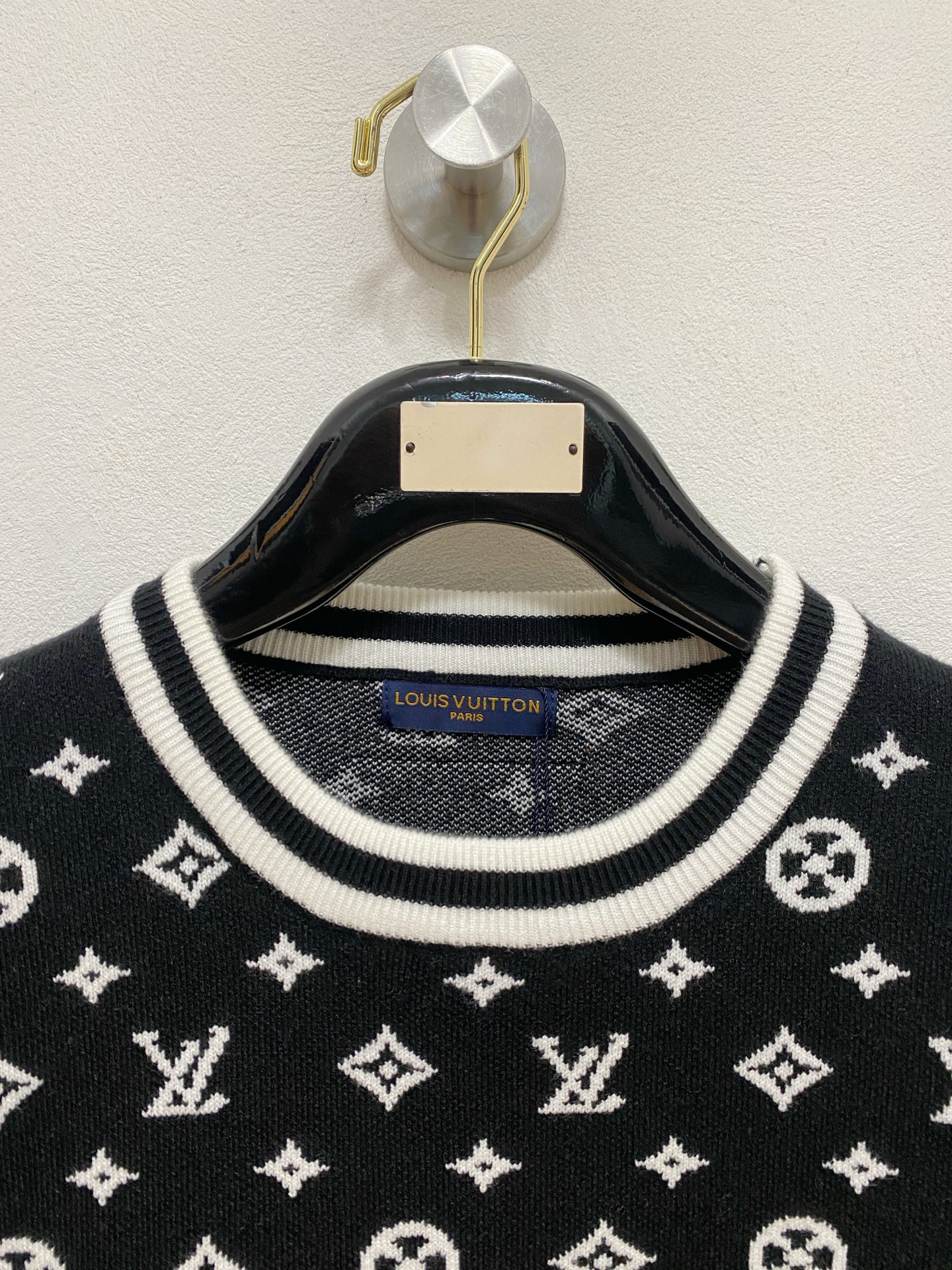 🌾 LV 2025新款 羊毛混纺 圆领 长袖 毛衣 羊毛衫 打底衫，高端版本！专柜定制面料 透气舒适度高