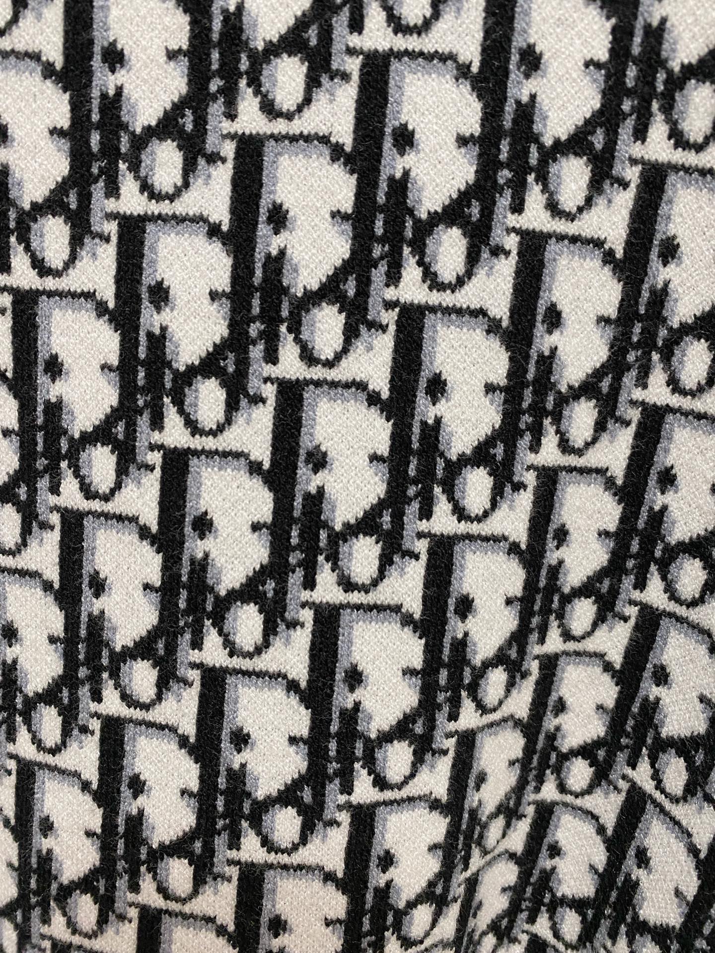 🌾 迪奥 2025新款 羊毛混纺 圆领 长袖 毛衣 羊毛衫 打底衫，高端版本！专柜定制面料 透气舒适度高