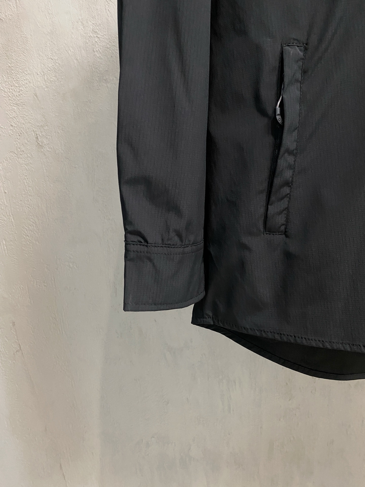 P杜嘉班纳25ss秋冬【新品】专柜最新品衬衫外套，复古气息促进时尚质感.采用正面纽扣设计 传统衣领 传统