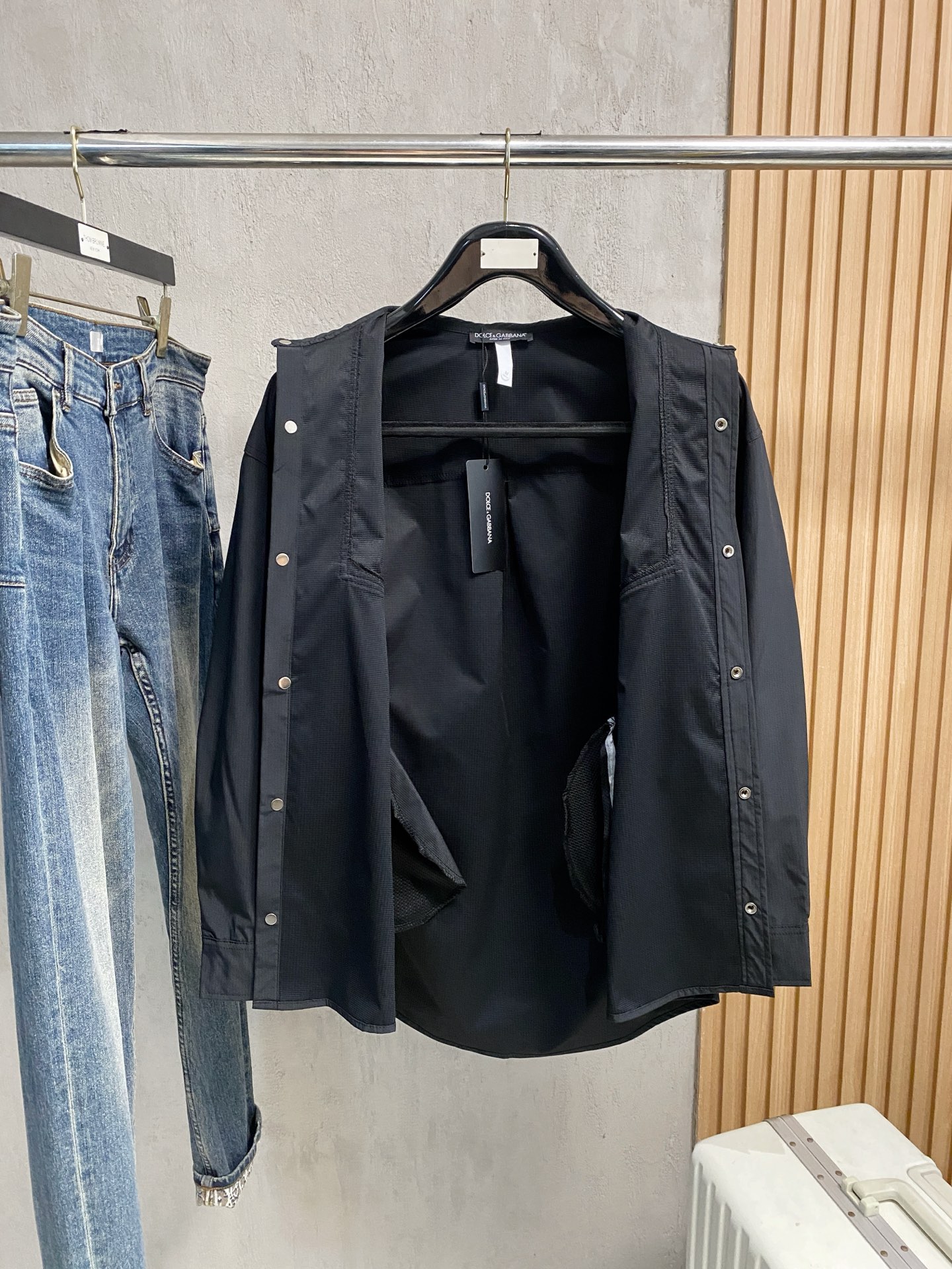 P杜嘉班纳25ss秋冬【新品】专柜最新品衬衫外套，复古气息促进时尚质感.采用正面纽扣设计 传统衣领 传统