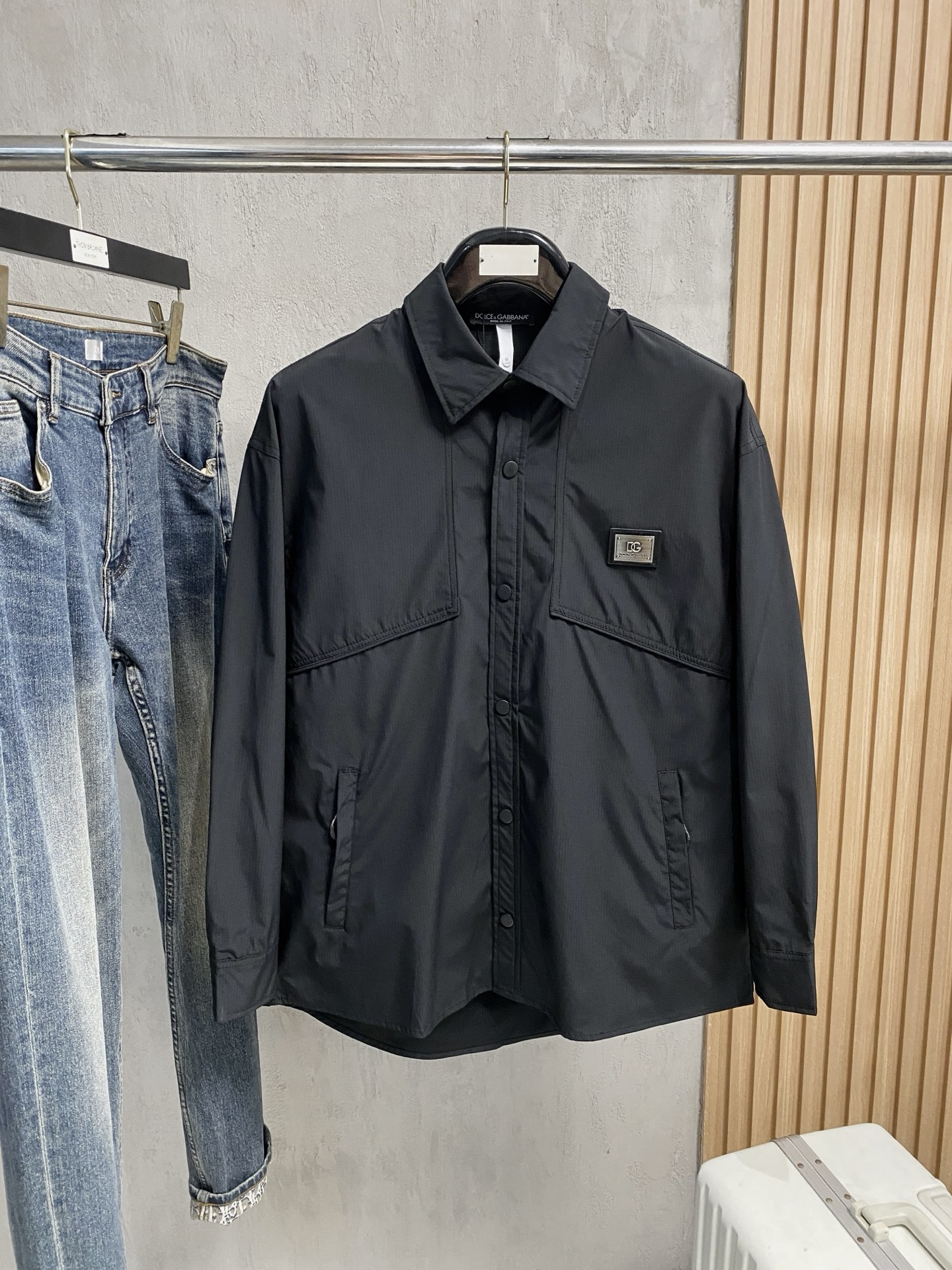 P杜嘉班纳25ss秋冬【新品】专柜最新品衬衫外套，复古气息促进时尚质感.采用正面纽扣设计 传统衣领 传统
