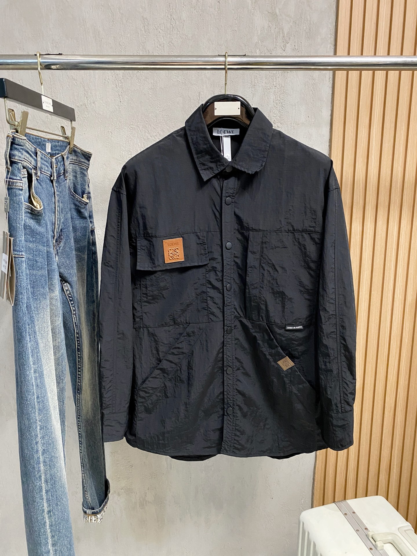 P罗意威25ss秋冬【新品】专柜最新品衬衫外套，复古气息促进时尚质感.采用正面纽扣设计 传统衣领 传统胸
