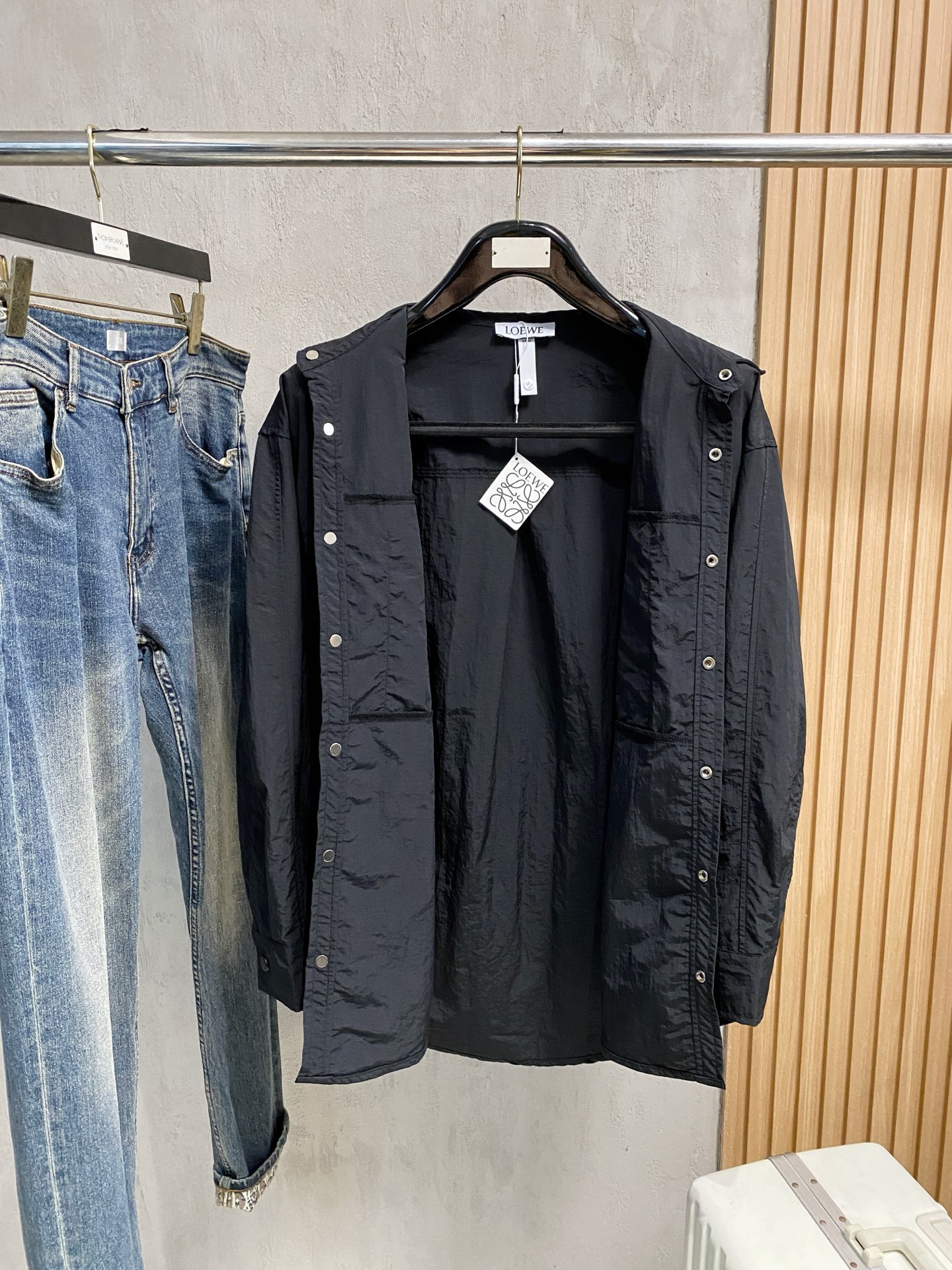 P罗意威25ss秋冬【新品】专柜最新品衬衫外套，复古气息促进时尚质感.采用正面纽扣设计 传统衣领 传统胸