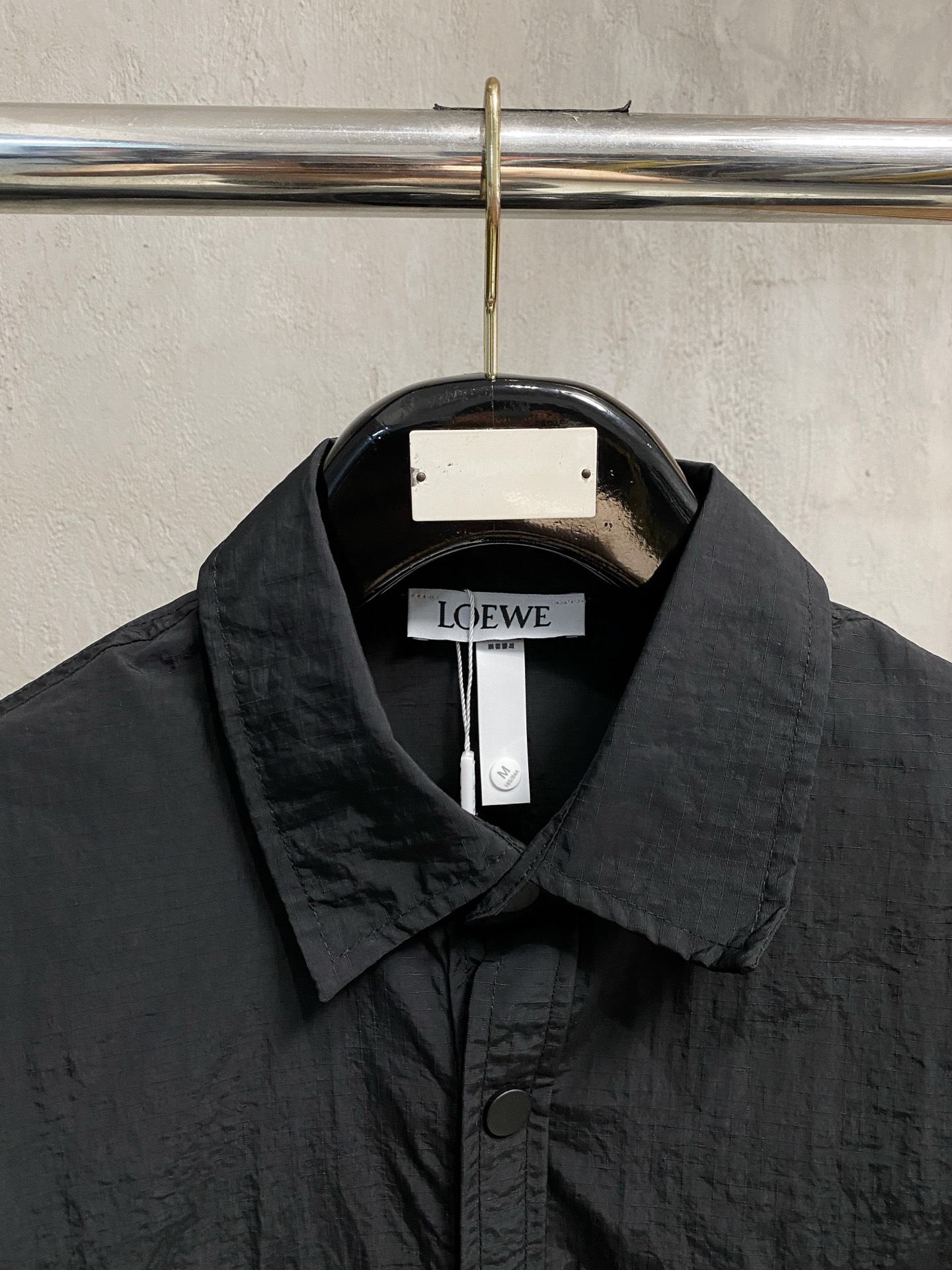 P罗意威25ss秋冬【新品】专柜最新品衬衫外套，复古气息促进时尚质感.采用正面纽扣设计 传统衣领 传统胸