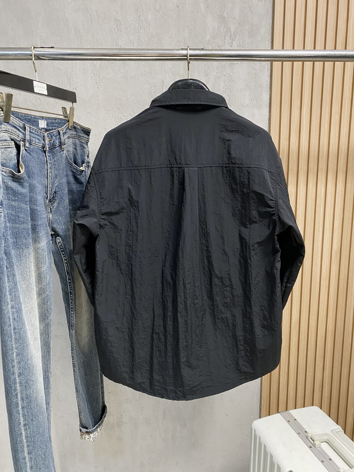 P罗意威25ss秋冬【新品】专柜最新品衬衫外套，复古气息促进时尚质感.采用正面纽扣设计 传统衣领 传统胸