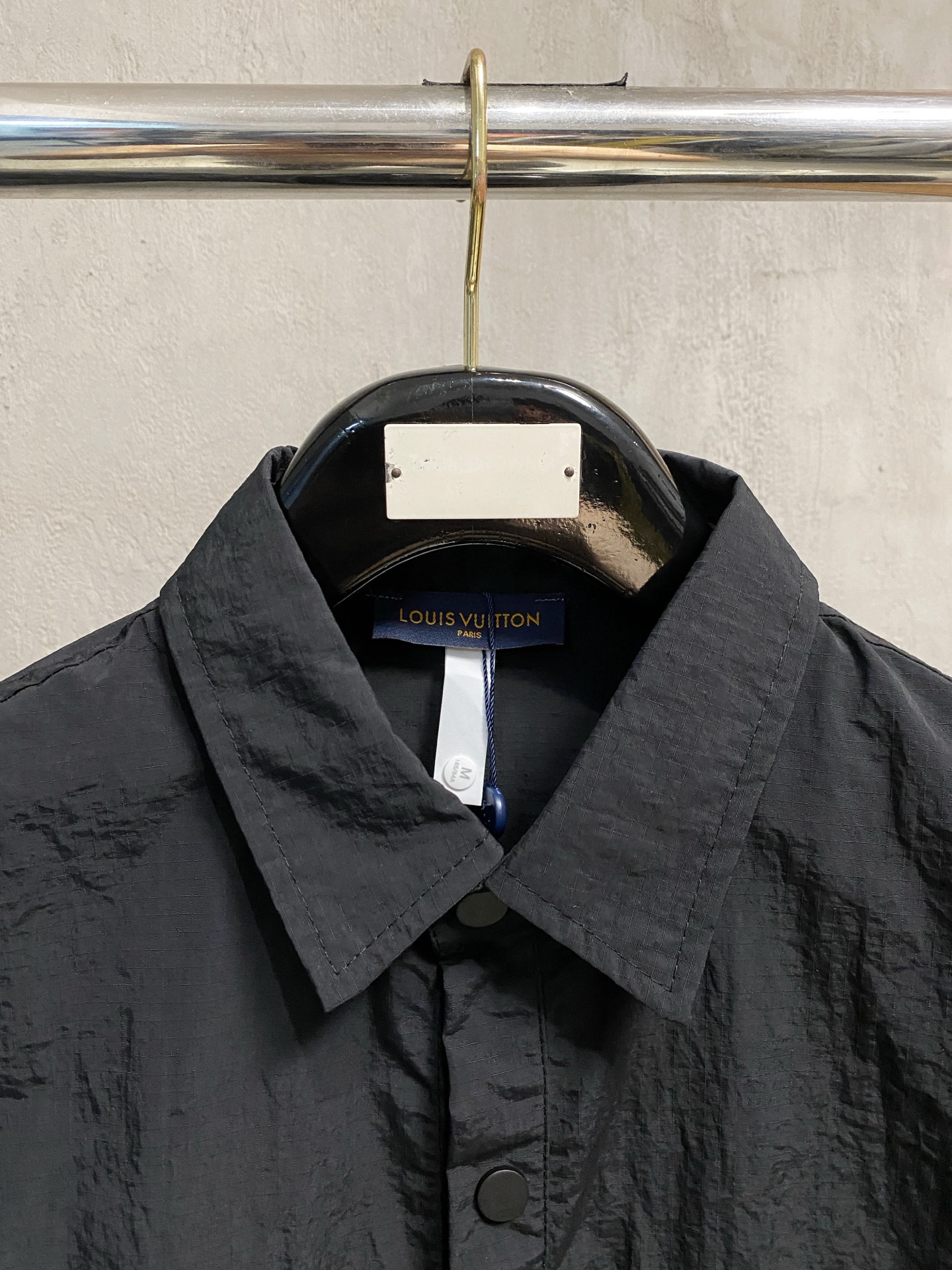 PLV 25ss秋冬【新品】专柜最新品衬衫外套，复古气息促进时尚质感.采用正面纽扣设计 传统衣领 传统胸