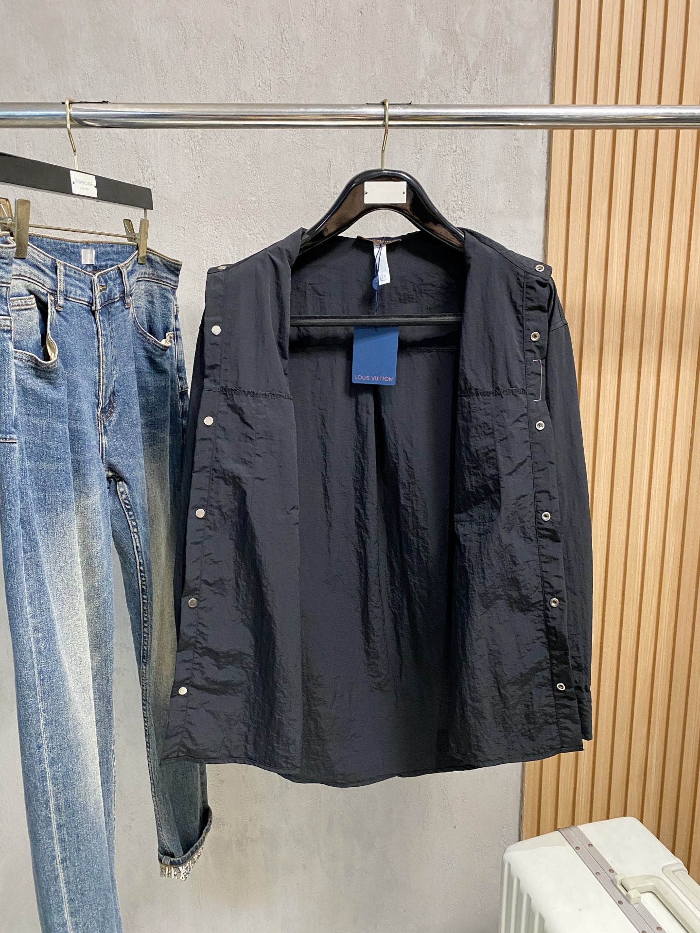 PLV 25ss秋冬【新品】专柜最新品衬衫外套，复古气息促进时尚质感.采用正面纽扣设计 传统衣领 传统胸