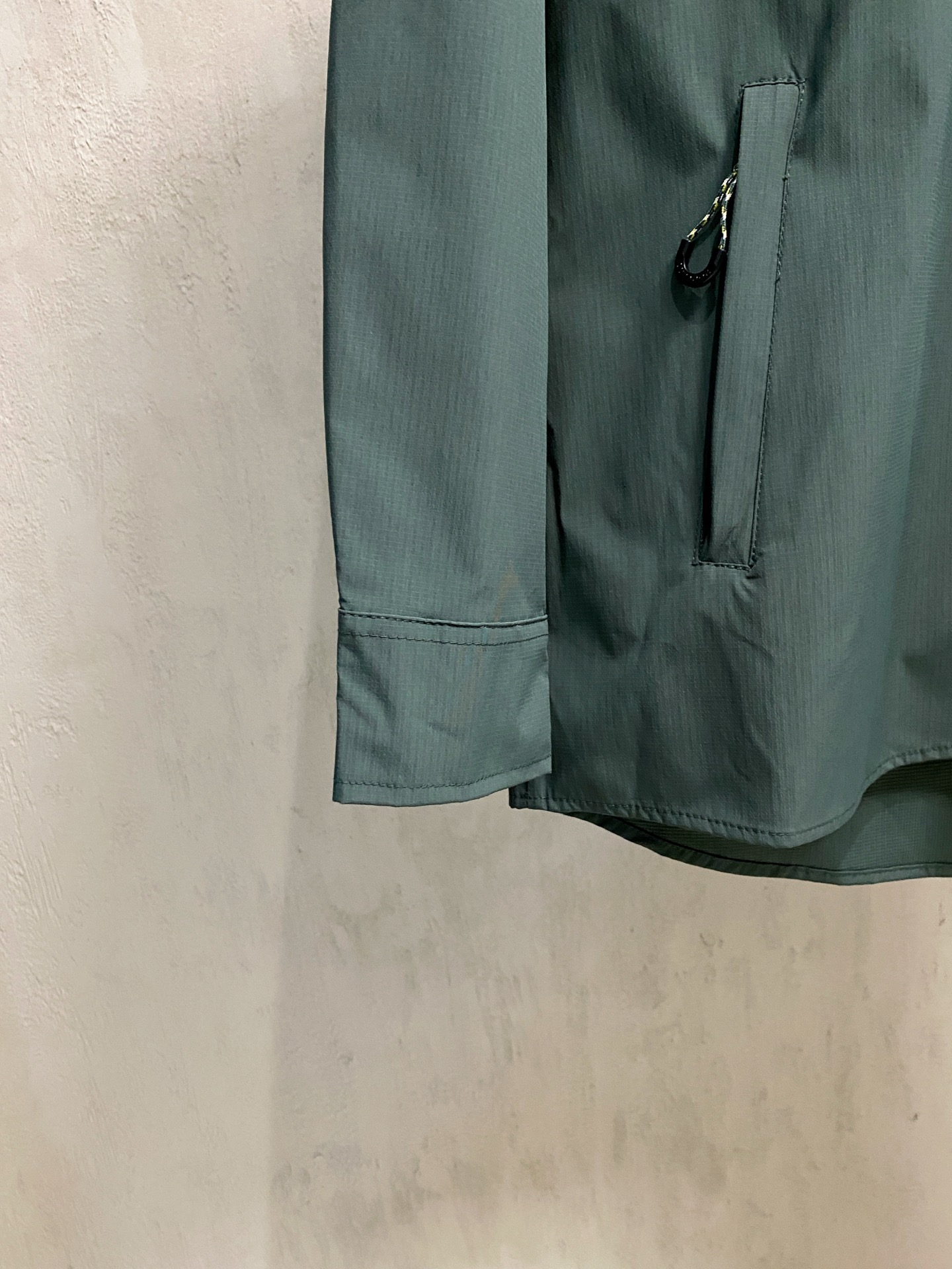 P杜嘉班纳25ss秋冬【新品】专柜最新品衬衫外套，复古气息促进时尚质感.采用正面纽扣设计 传统衣领 传统