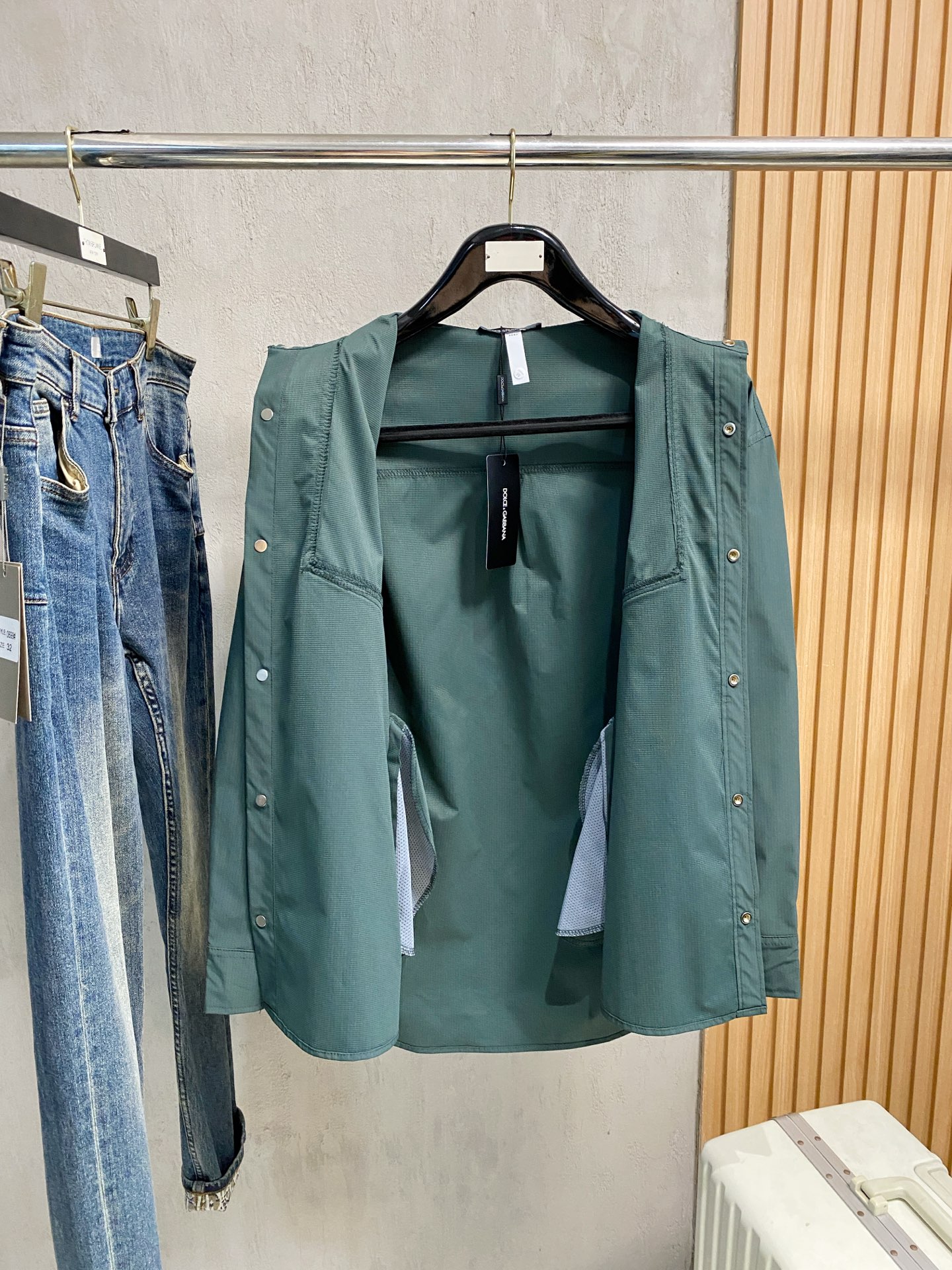 P杜嘉班纳25ss秋冬【新品】专柜最新品衬衫外套，复古气息促进时尚质感.采用正面纽扣设计 传统衣领 传统