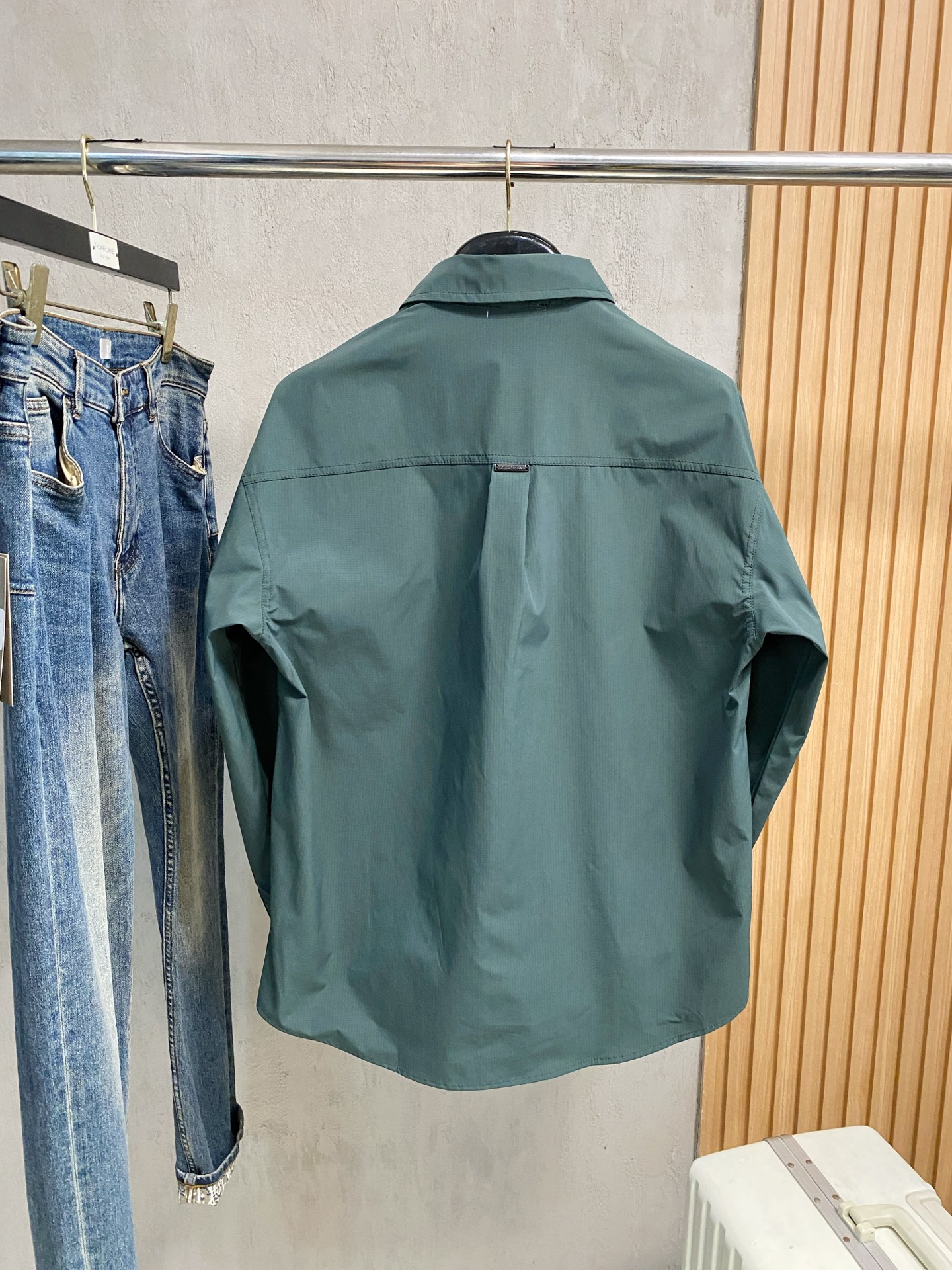 P杜嘉班纳25ss秋冬【新品】专柜最新品衬衫外套，复古气息促进时尚质感.采用正面纽扣设计 传统衣领 传统