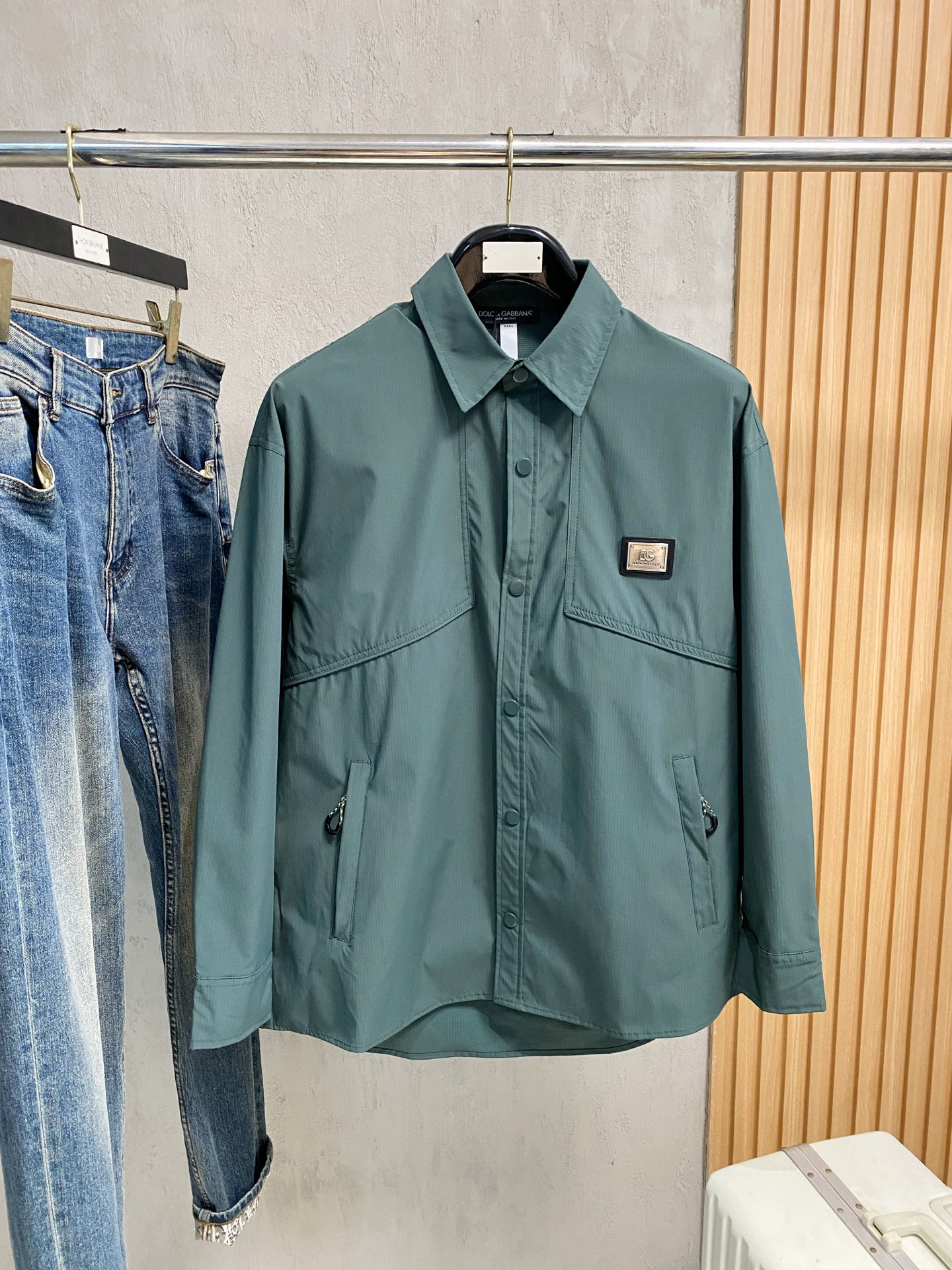 P杜嘉班纳25ss秋冬【新品】专柜最新品衬衫外套，复古气息促进时尚质感.采用正面纽扣设计 传统衣领 传统