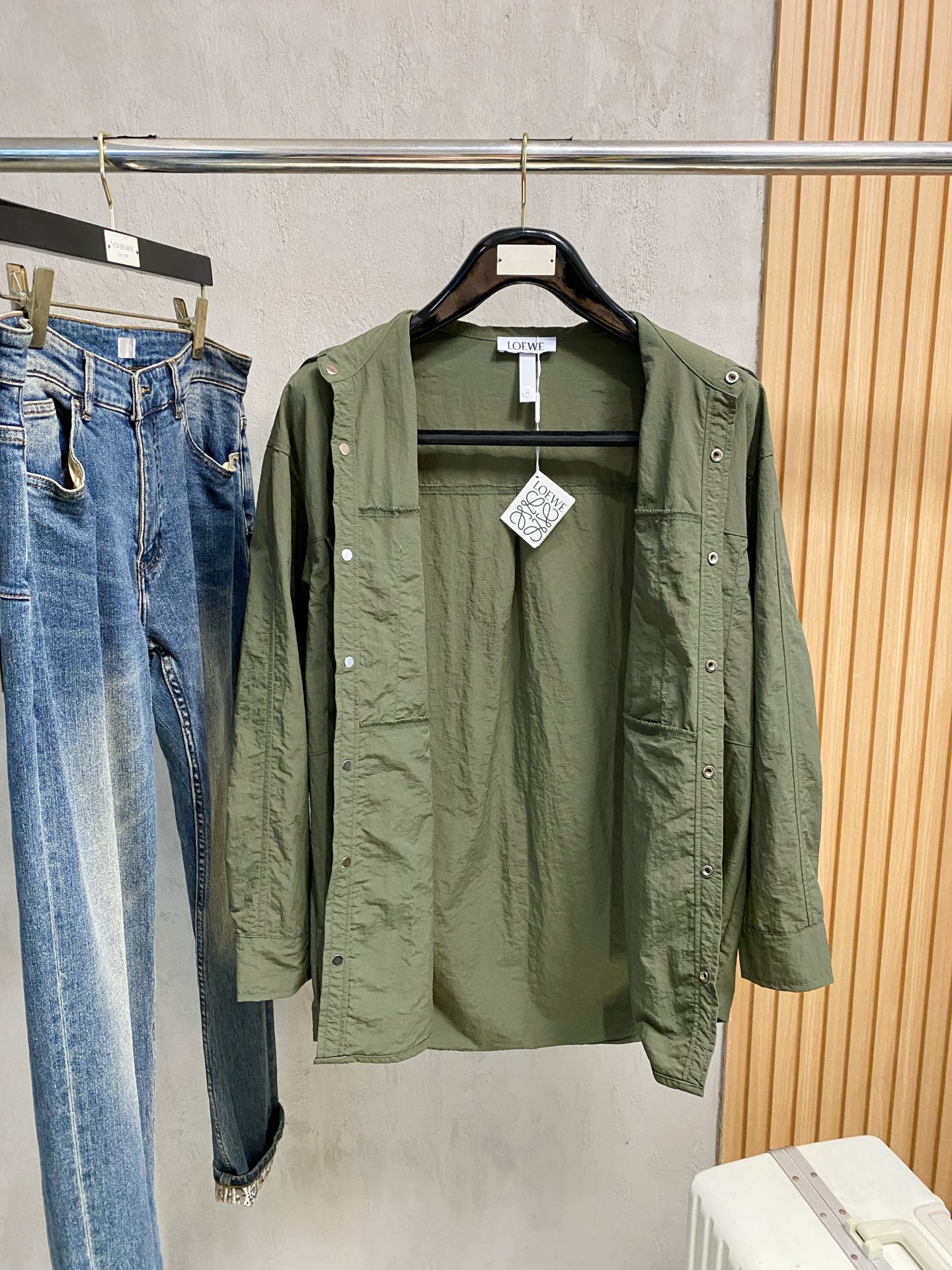 P罗意威25ss秋冬【新品】专柜最新品衬衫外套，复古气息促进时尚质感.采用正面纽扣设计 传统衣领 传统胸