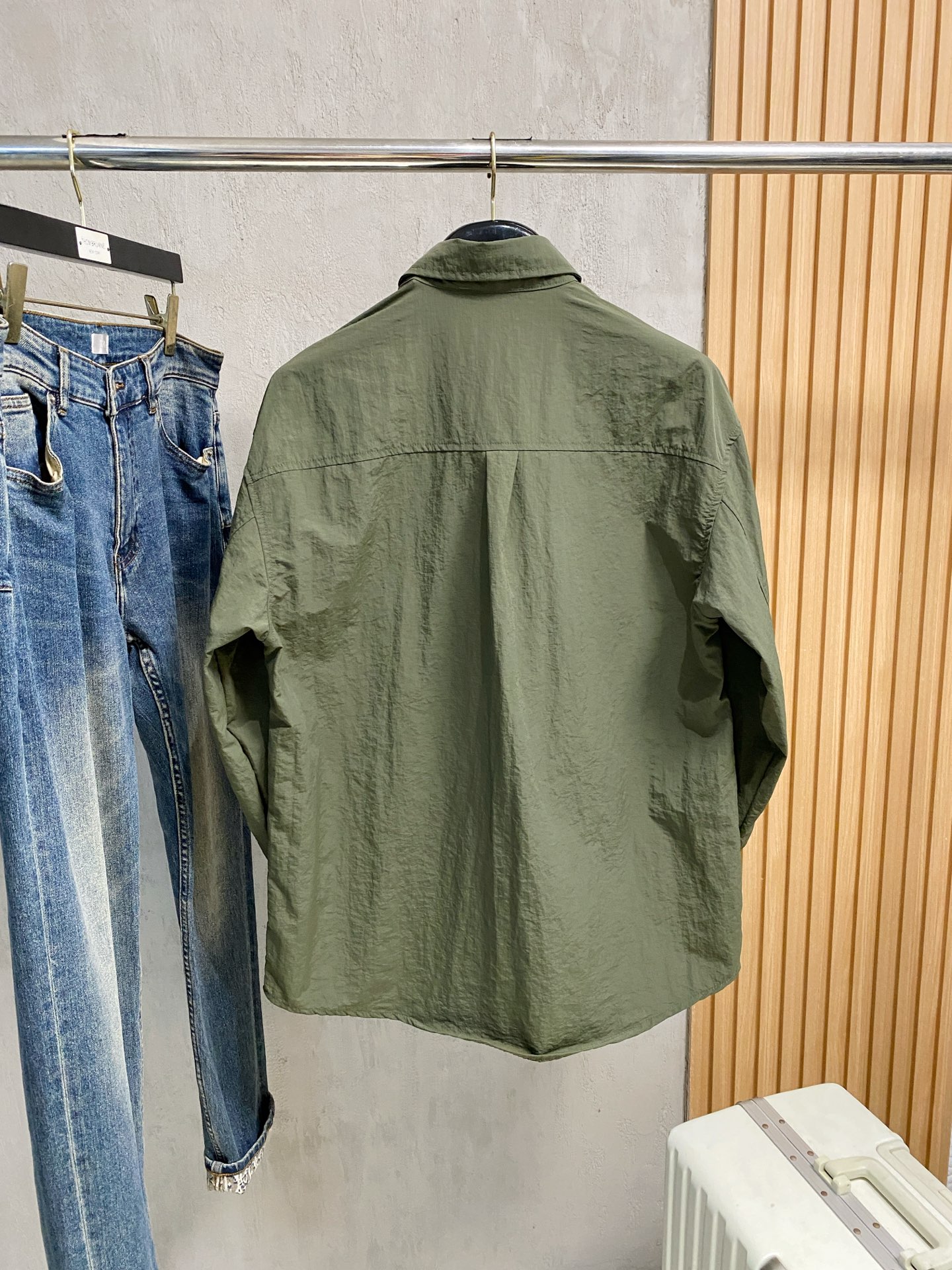 P罗意威25ss秋冬【新品】专柜最新品衬衫外套，复古气息促进时尚质感.采用正面纽扣设计 传统衣领 传统胸
