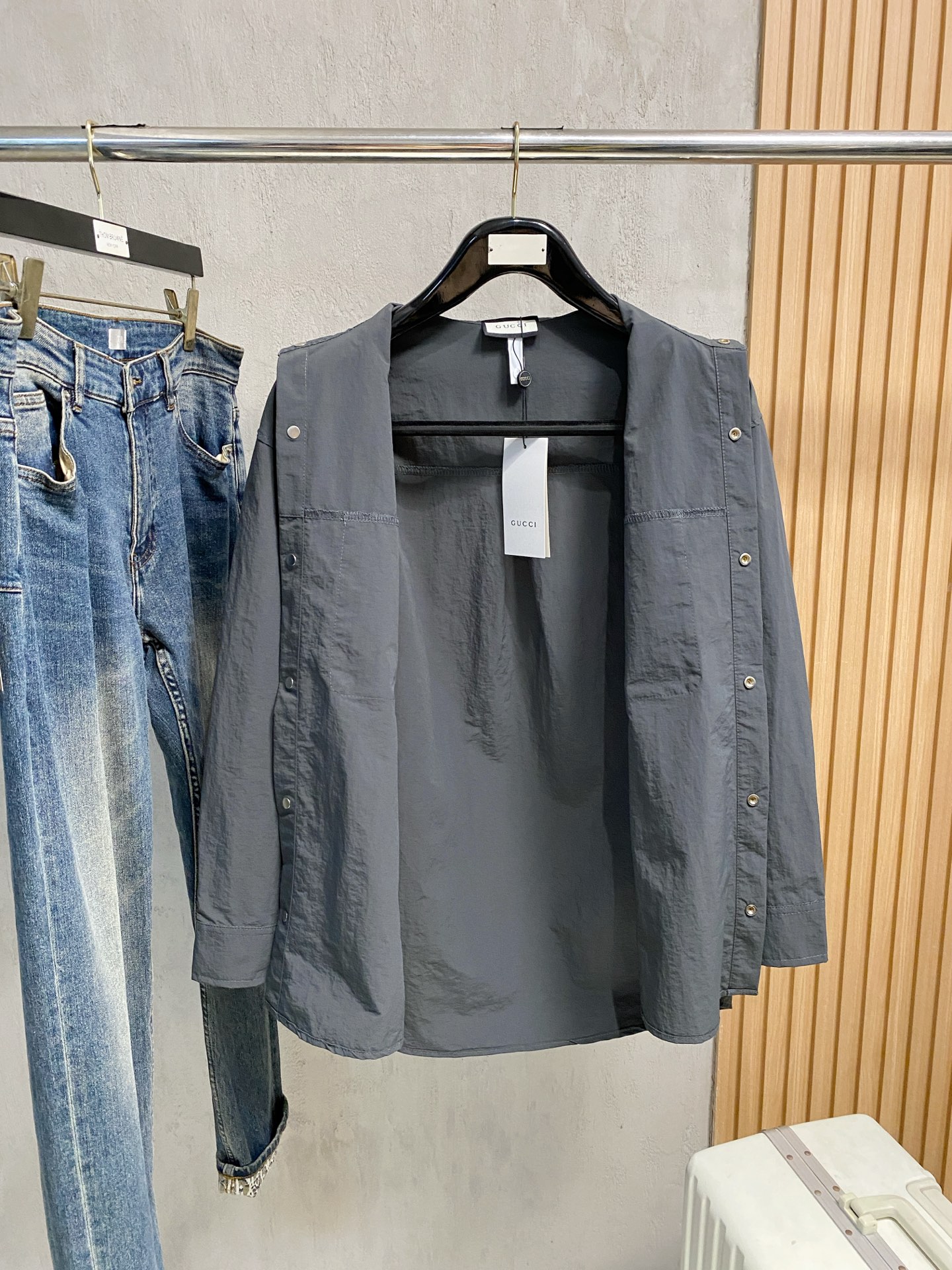 P古驰25ss秋冬【新品】专柜最新品衬衫外套，复古气息促进时尚质感.采用正面纽扣设计 传统衣领 传统胸前