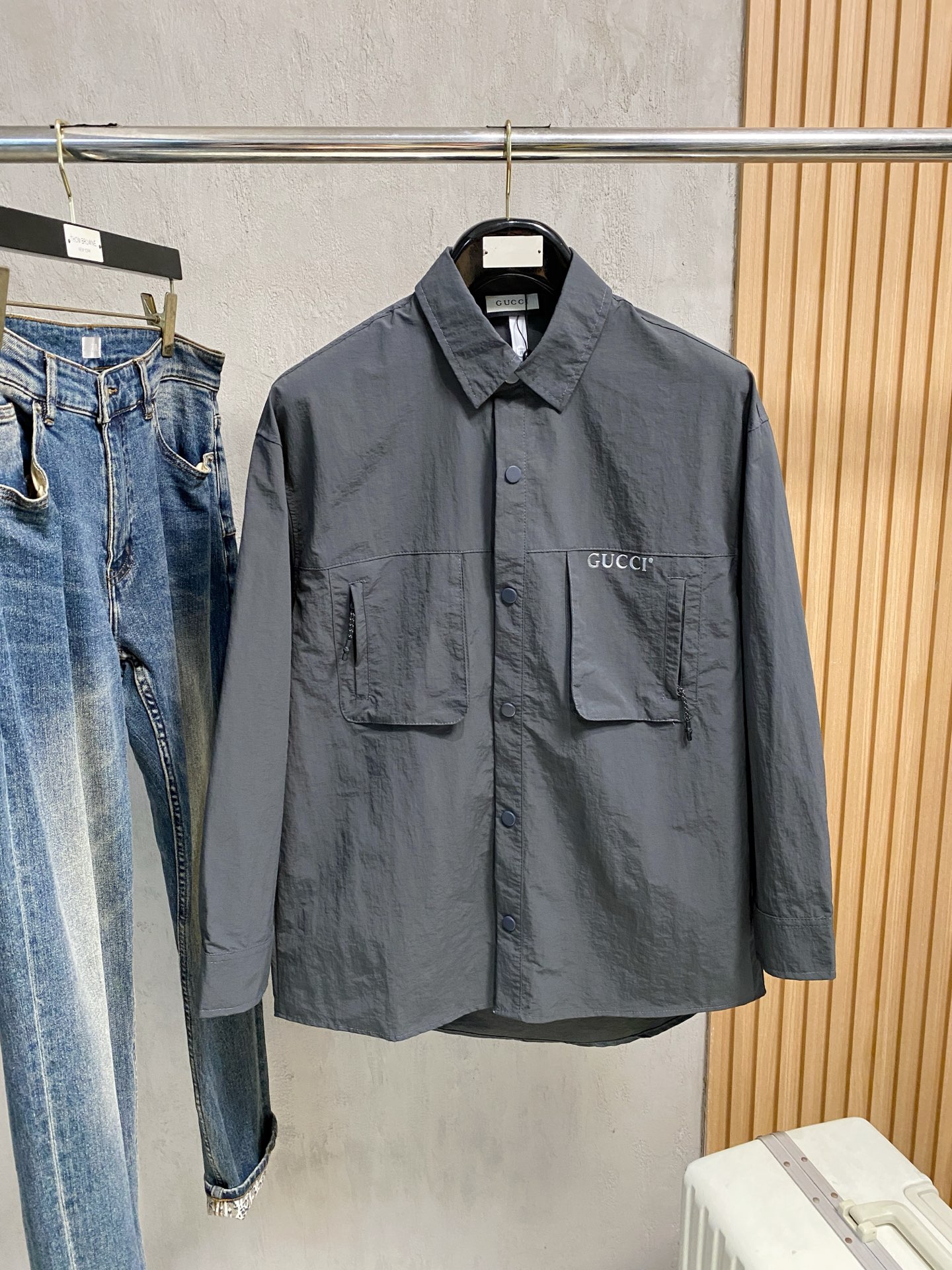 P古驰25ss秋冬【新品】专柜最新品衬衫外套，复古气息促进时尚质感.采用正面纽扣设计 传统衣领 传统胸前