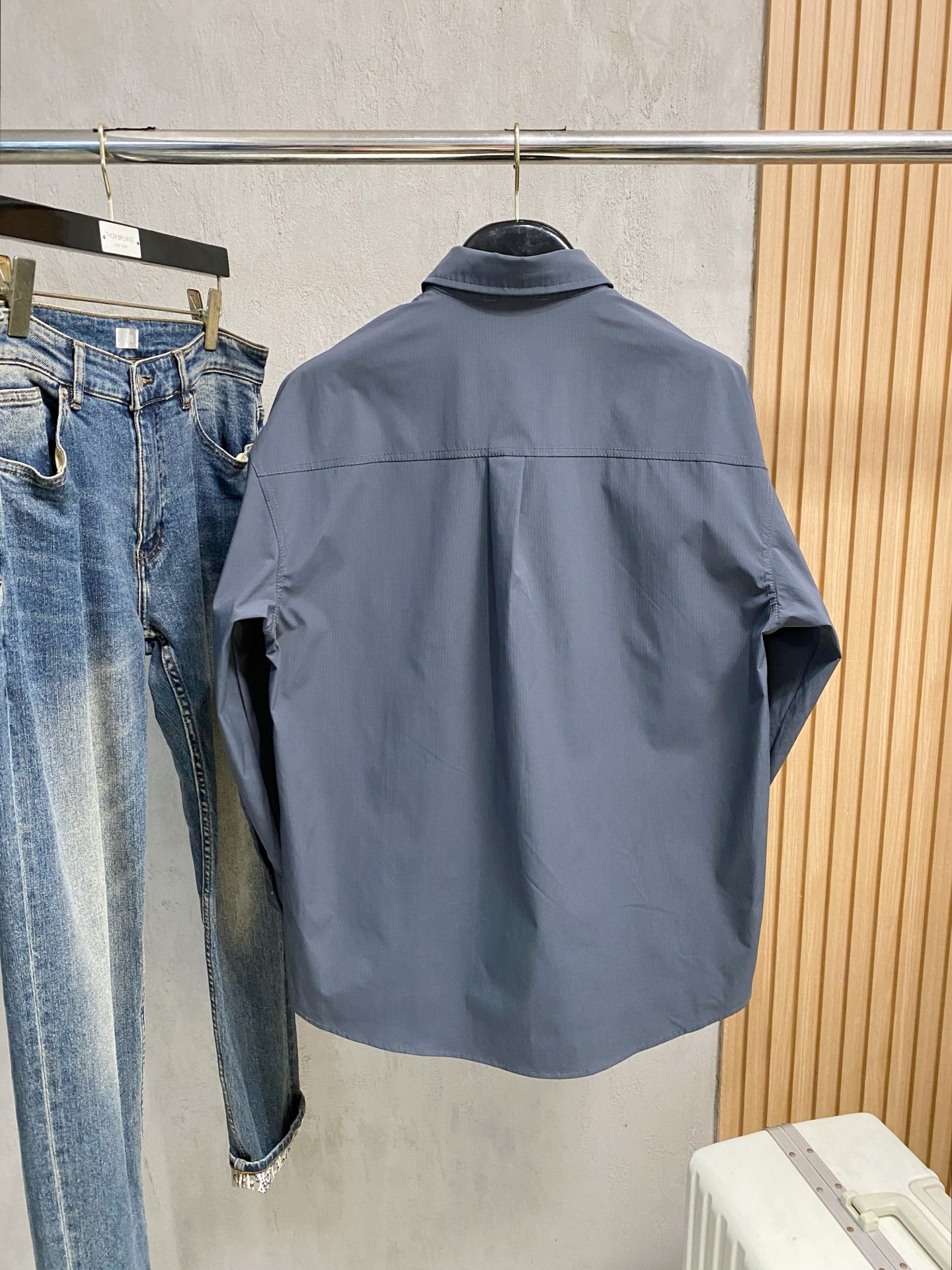 P爱马仕25ss秋冬【新品】专柜最新品衬衫外套，复古气息促进时尚质感.采用正面纽扣设计 传统衣领 传统胸