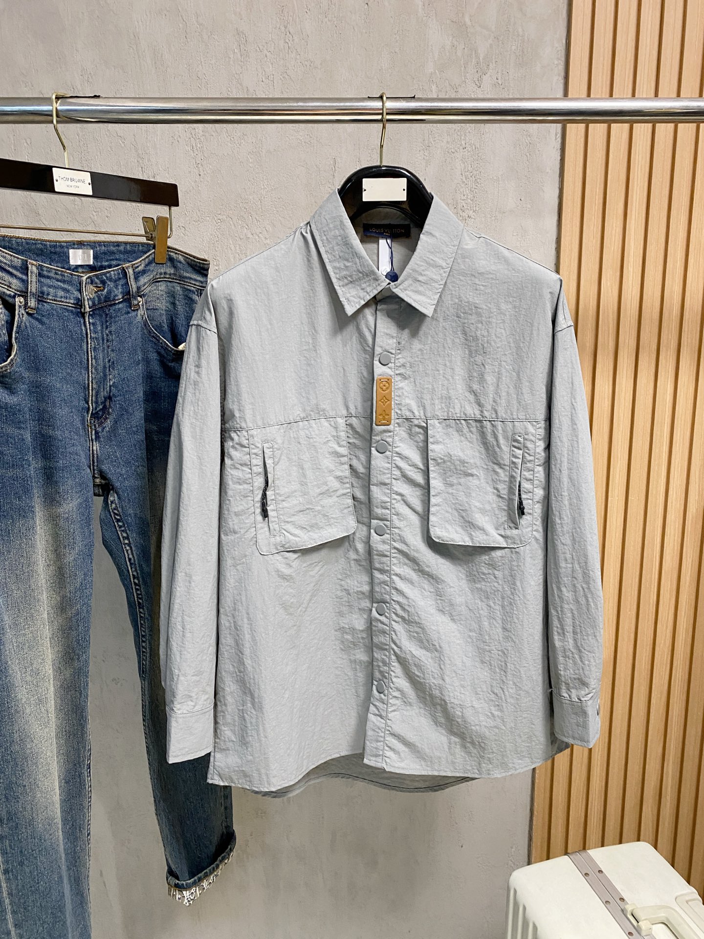 PLV 25ss秋冬【新品】专柜最新品衬衫外套，复古气息促进时尚质感.采用正面纽扣设计 传统衣领 传统胸