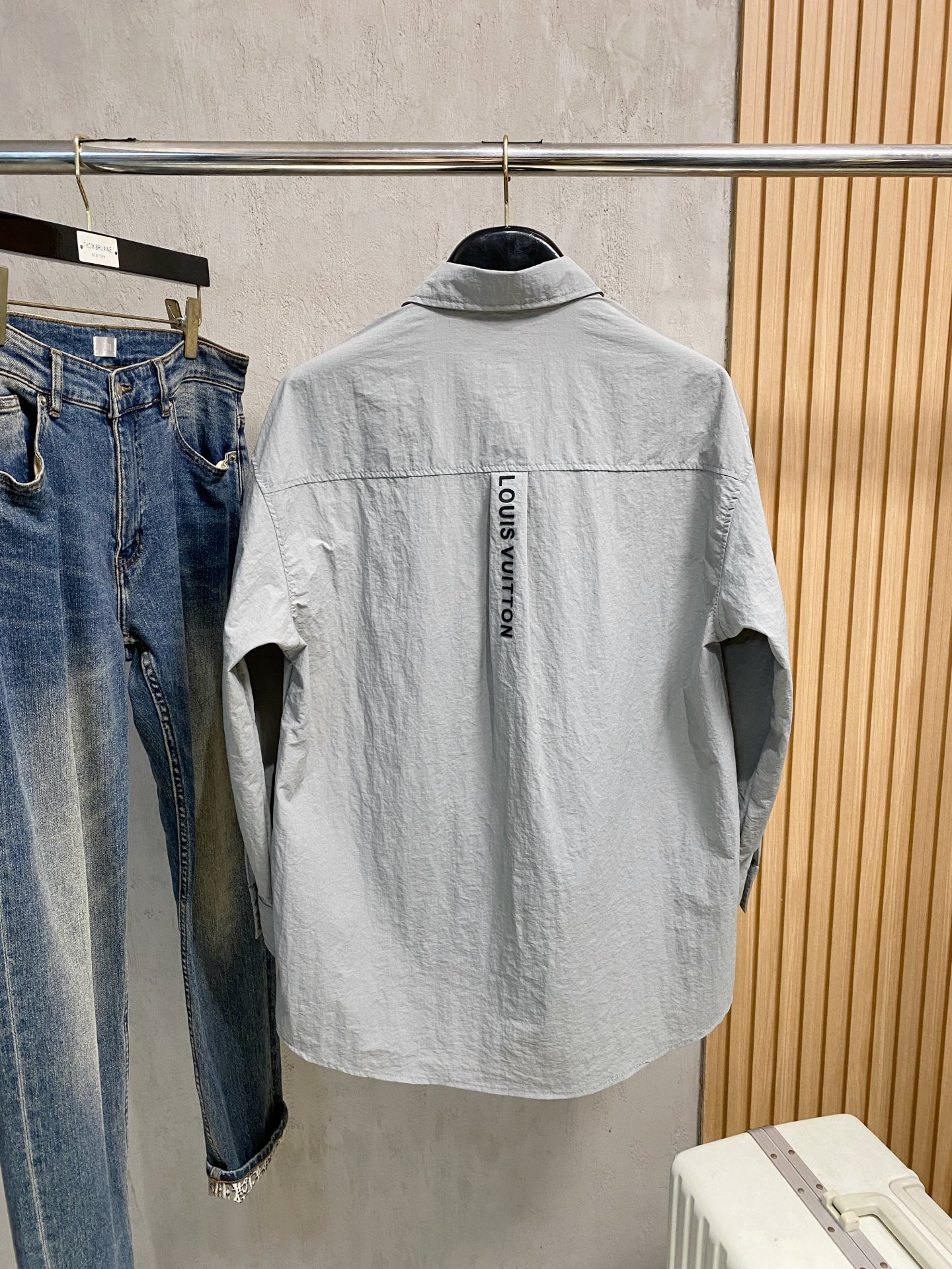 PLV 25ss秋冬【新品】专柜最新品衬衫外套，复古气息促进时尚质感.采用正面纽扣设计 传统衣领 传统胸
