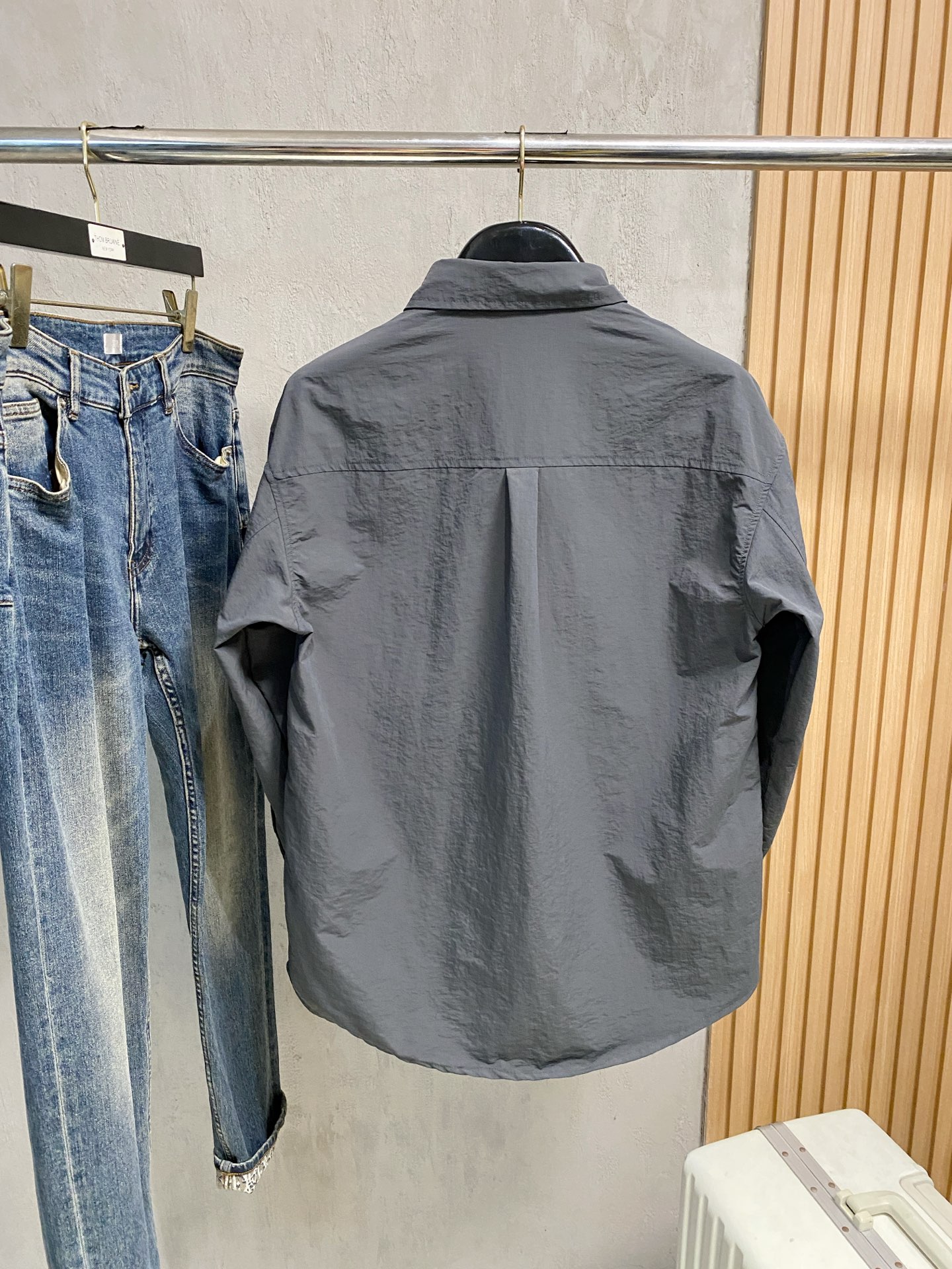 P巴宝莉25ss秋冬【新品】专柜最新品衬衫外套，复古气息促进时尚质感.采用正面纽扣设计 传统衣领 传统胸