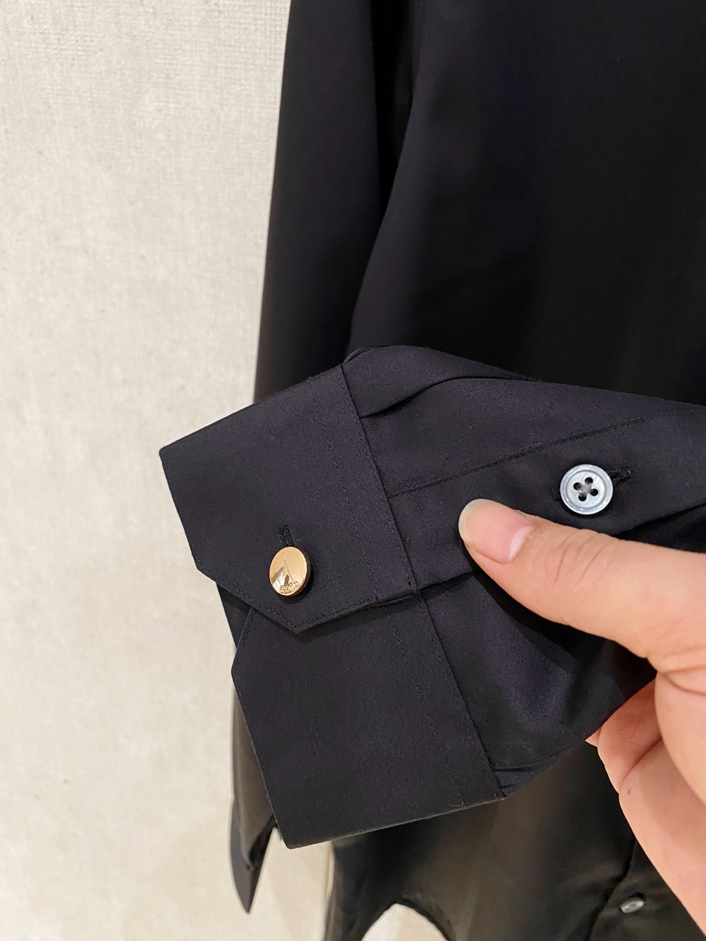 🌾退换🔥 强势上新，新款不断！！！新款衬衫，高级面料高级做工，顶级品质！！！S一XXLS穿125左右m穿