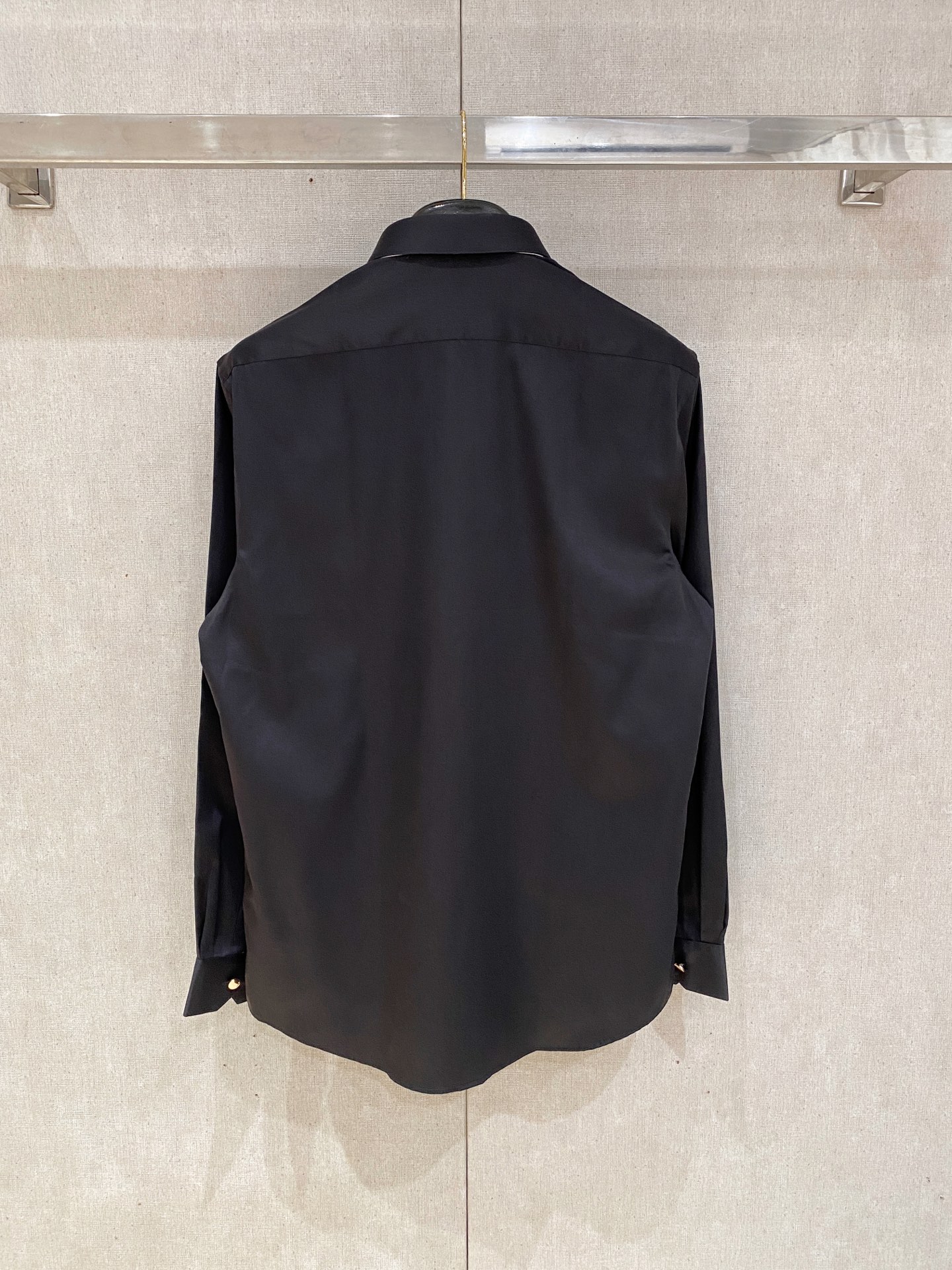 🌾退换🔥 强势上新，新款不断！！！新款衬衫，高级面料高级做工，顶级品质！！！S一XXLS穿125左右m穿