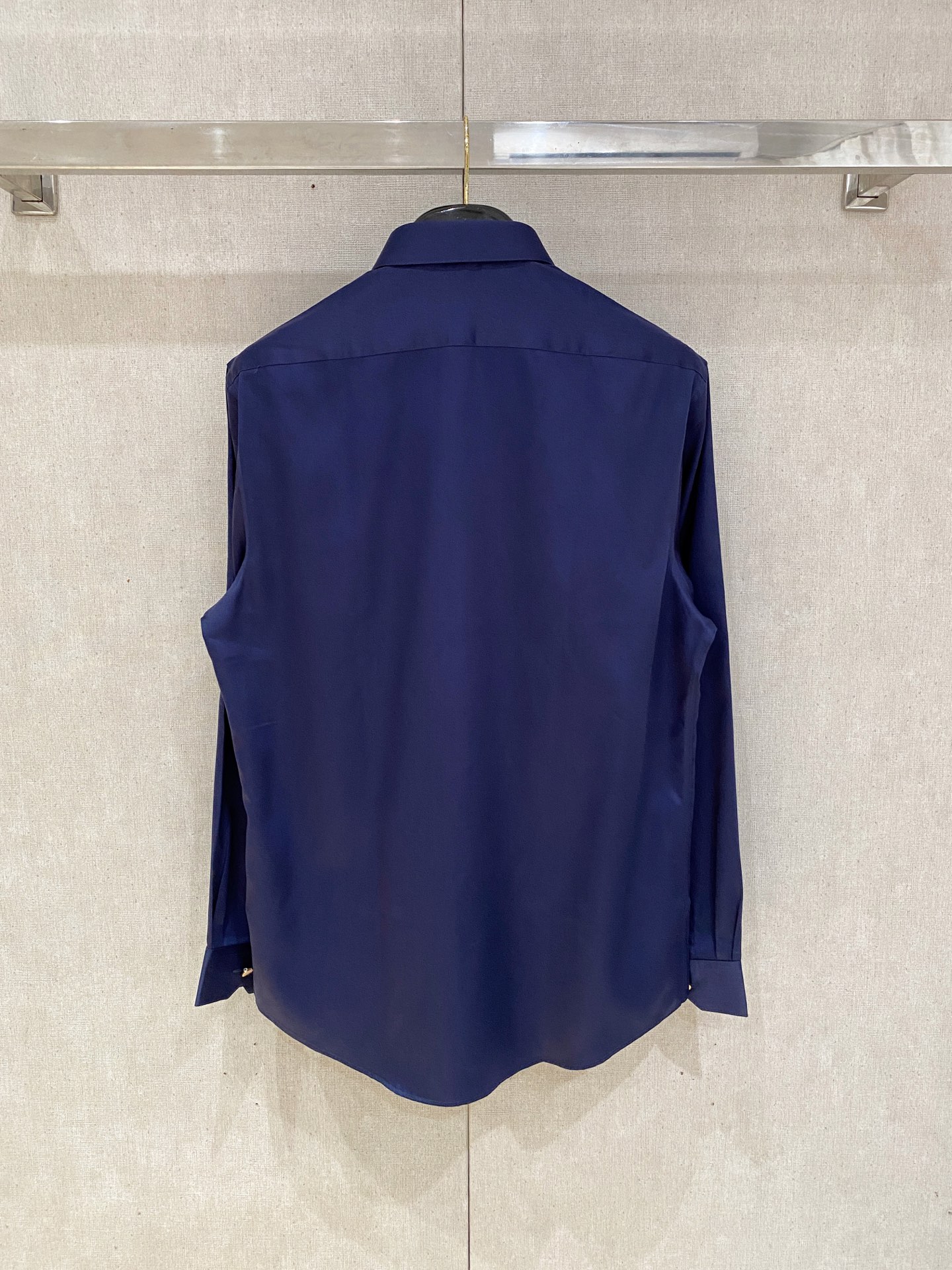 🌾退换🔥 强势上新，新款不断！！！新款衬衫，高级面料高级做工，顶级品质！！！S一XXLS穿125左右m穿